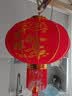 初奥大红灯笼大门挂的2026新年装饰春节元旦装饰品植绒布节庆年货led 一对80#【荐店面/阳台】+灯 48cm 实拍图