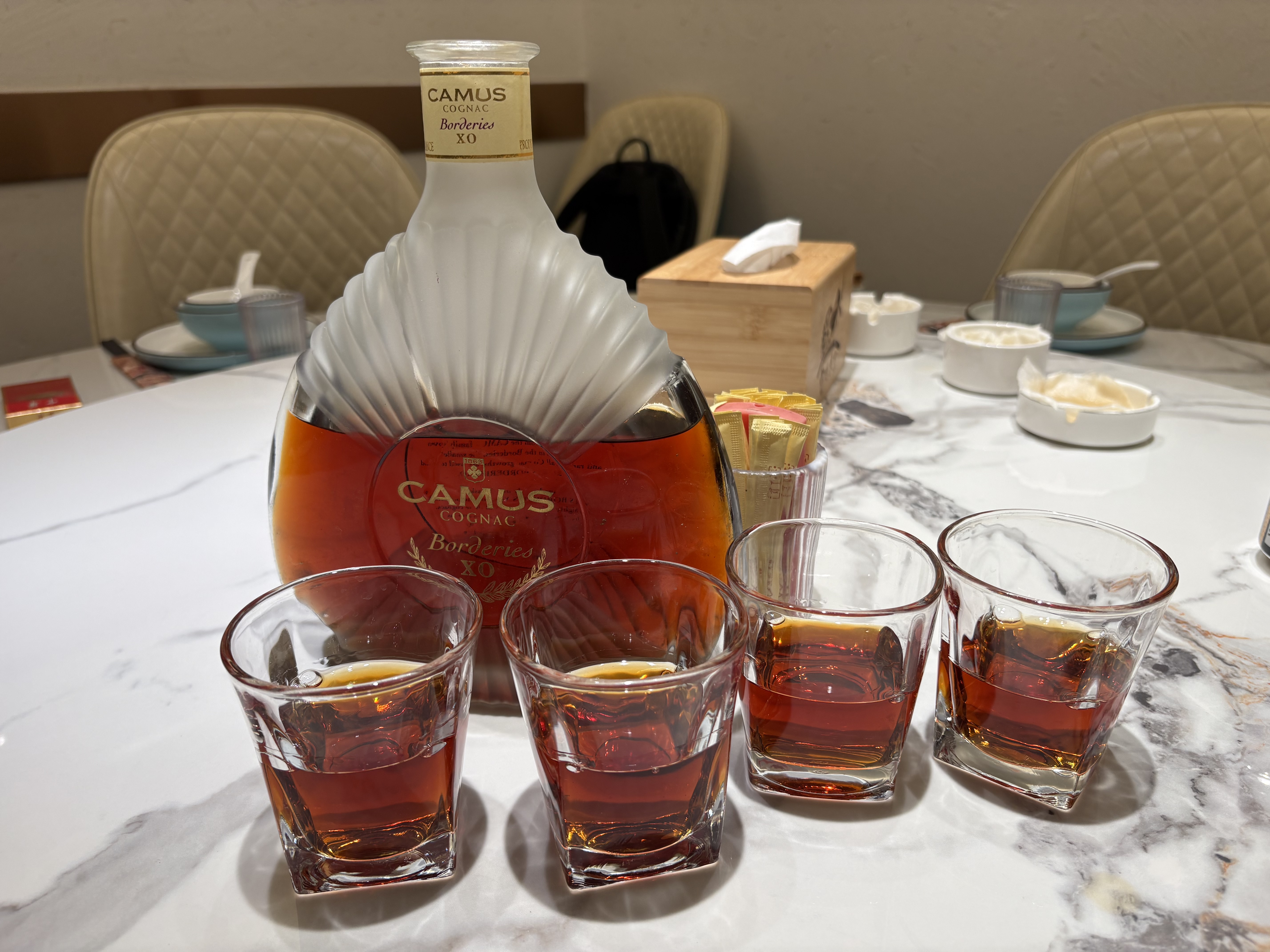 尊尼获加（JOHNNIE WALKER）黑牌黑方 苏格兰调和调配型威士忌酒 原瓶进口 洋酒 尊尼获加黑牌 700mL 1瓶 -裸瓶 实拍图