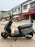 永久电动摩托车2025新款72V黑金石墨烯长续航NFC智能两轮电摩电动车 灰色/1800W/双碟刹 60V26A-全新黑金石墨烯-整车发货 实拍图