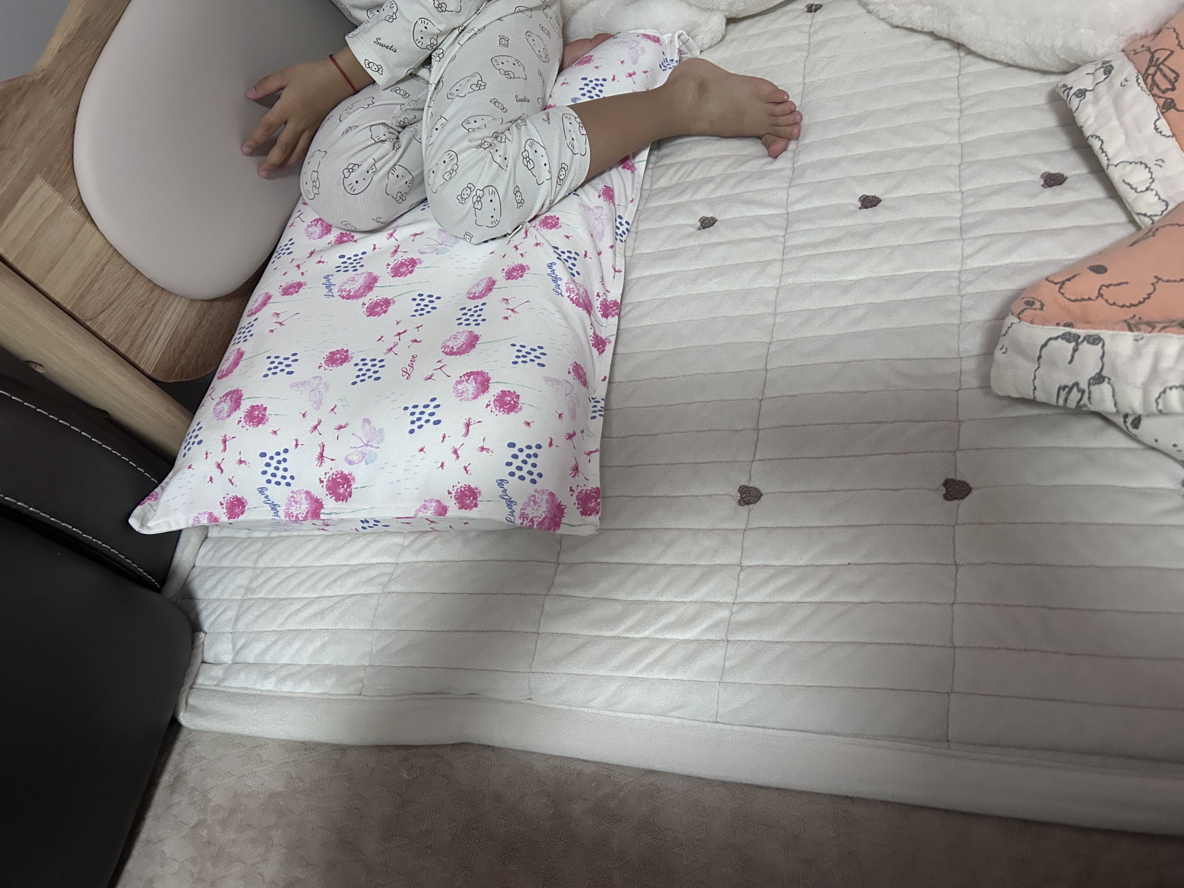 爱果乐实木拼接床加宽大人可睡儿童床婴儿床无缝拼接橡胶木床边床 实拍图