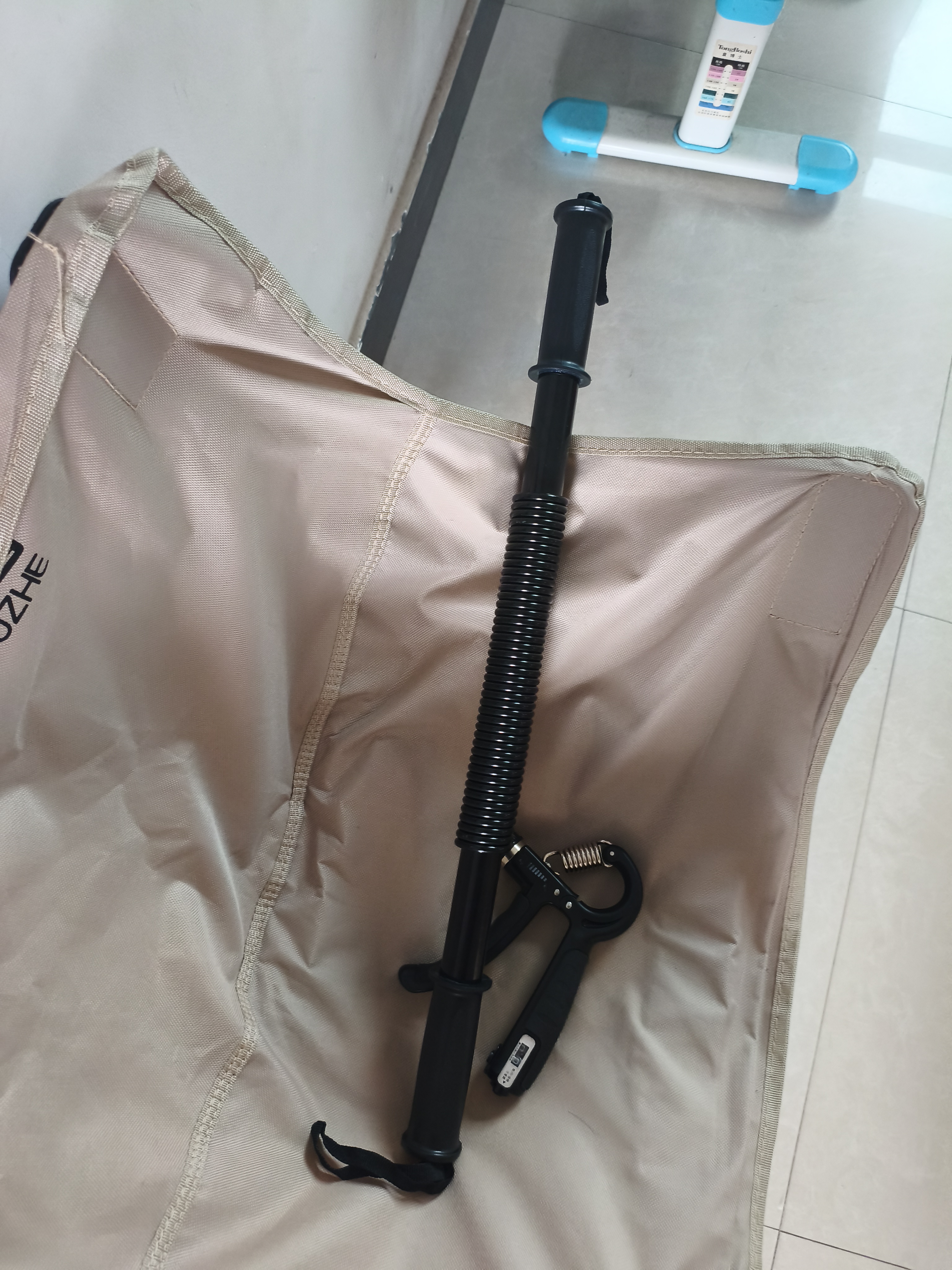 欣怡万嘉臂力器拉力握力棒男士锻炼胸肌家用健身器材手臂训练器套装 弹簧臂力器（力度较小） 20kg 实拍图