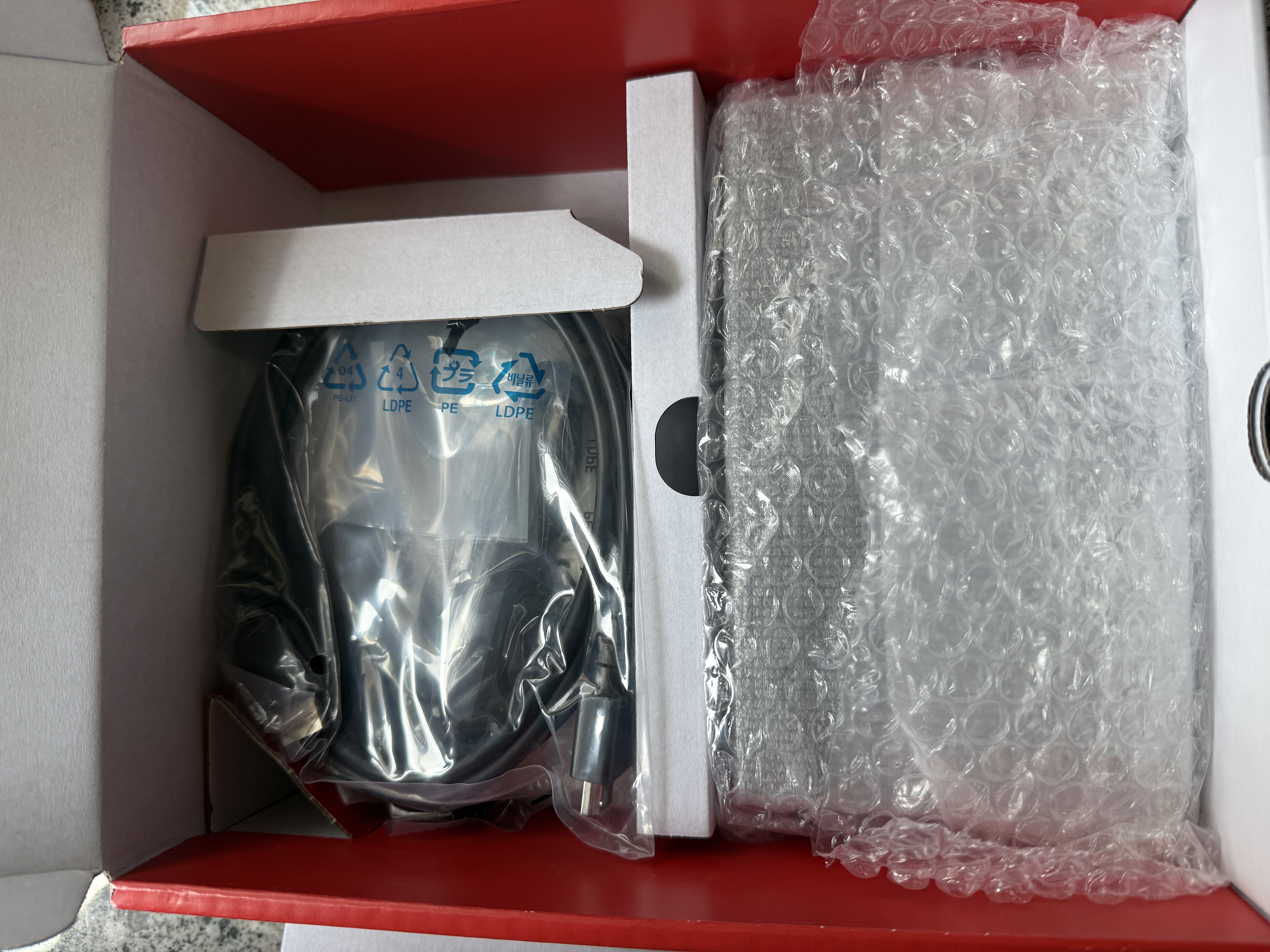 任天堂（Nintendo）【国内保税仓】Switch2/1代 OLED/续航加强日版/港版便携家用ns体感游戏机掌机 港版OLED白色+运动sports 实拍图