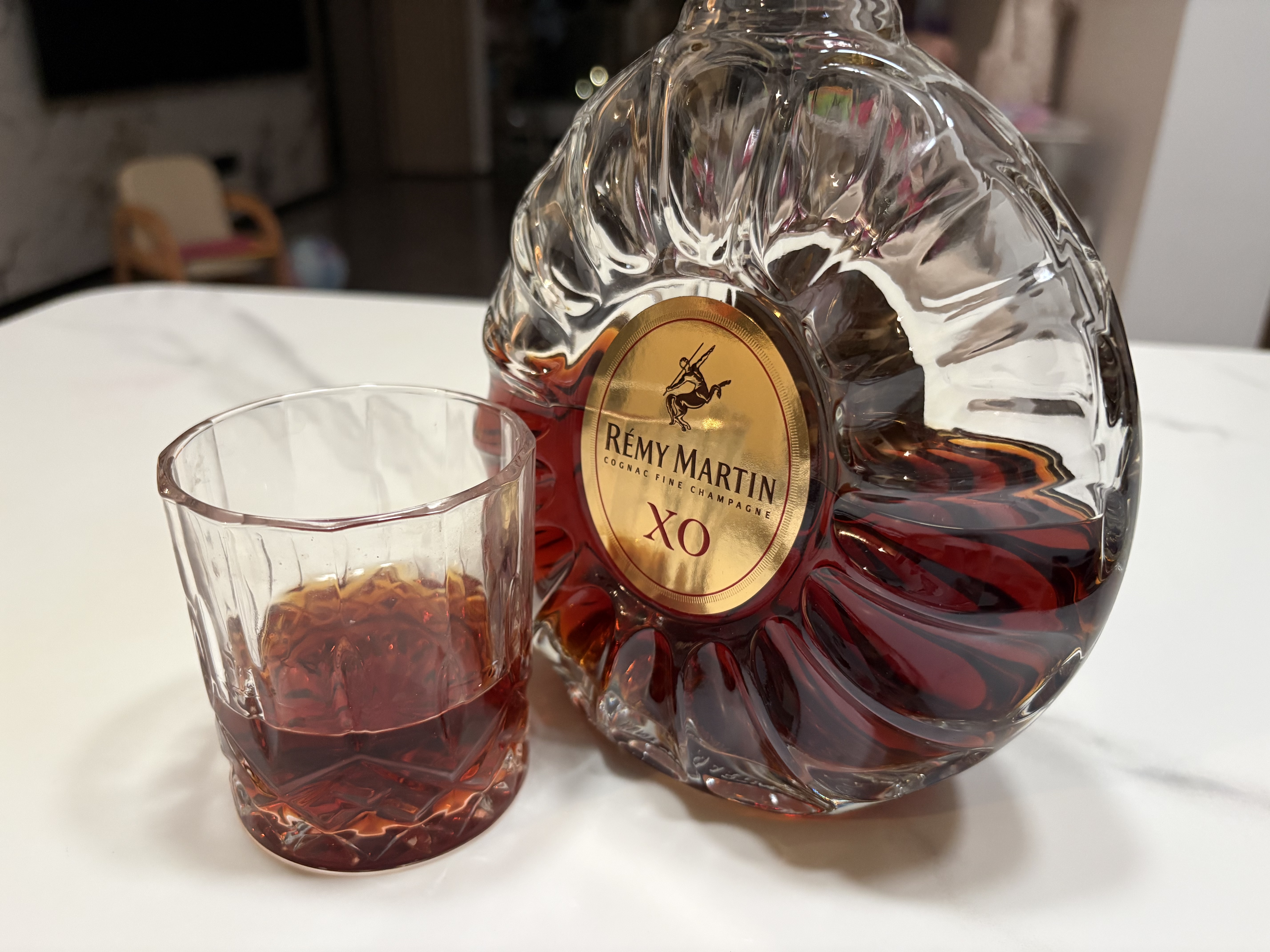 尊尼获加（JOHNNIE WALKER）黑牌黑方 苏格兰调和调配型威士忌酒 原瓶进口 洋酒 尊尼获加黑牌 700mL 1瓶 -裸瓶 实拍图