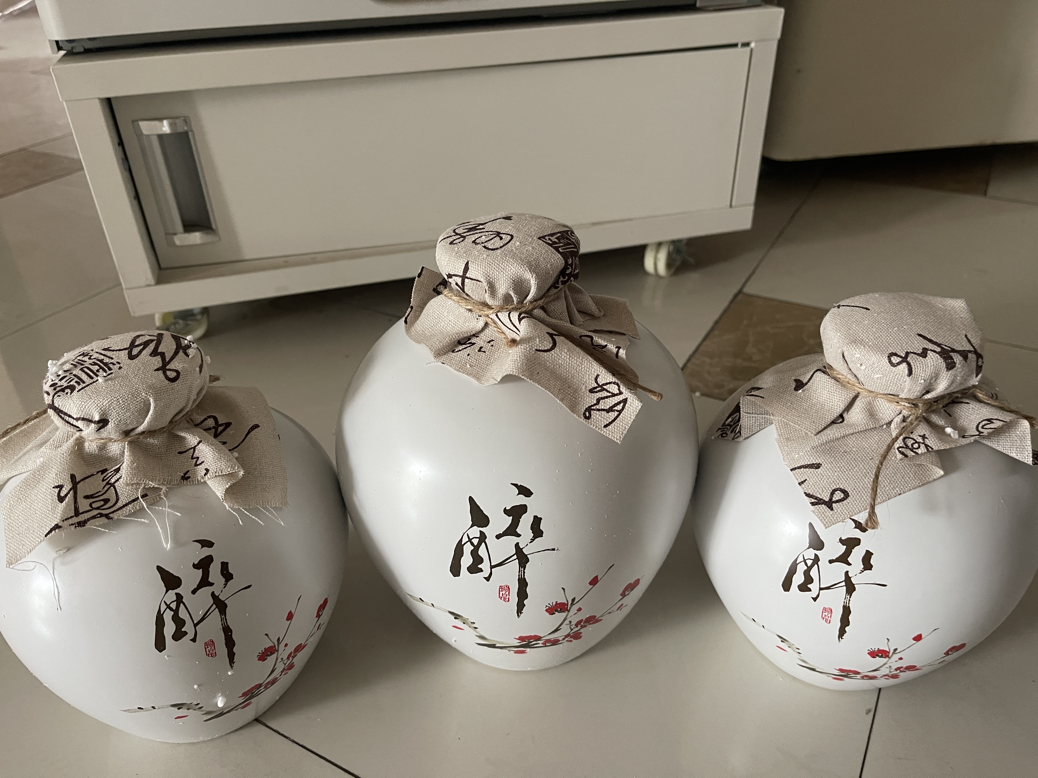承启陶瓷酒瓶1/2/3/5/10斤古风的空酒瓶家用白酒装密封存酒坛子小酒壶 5斤梅花醉酒瓶-白色 实拍图