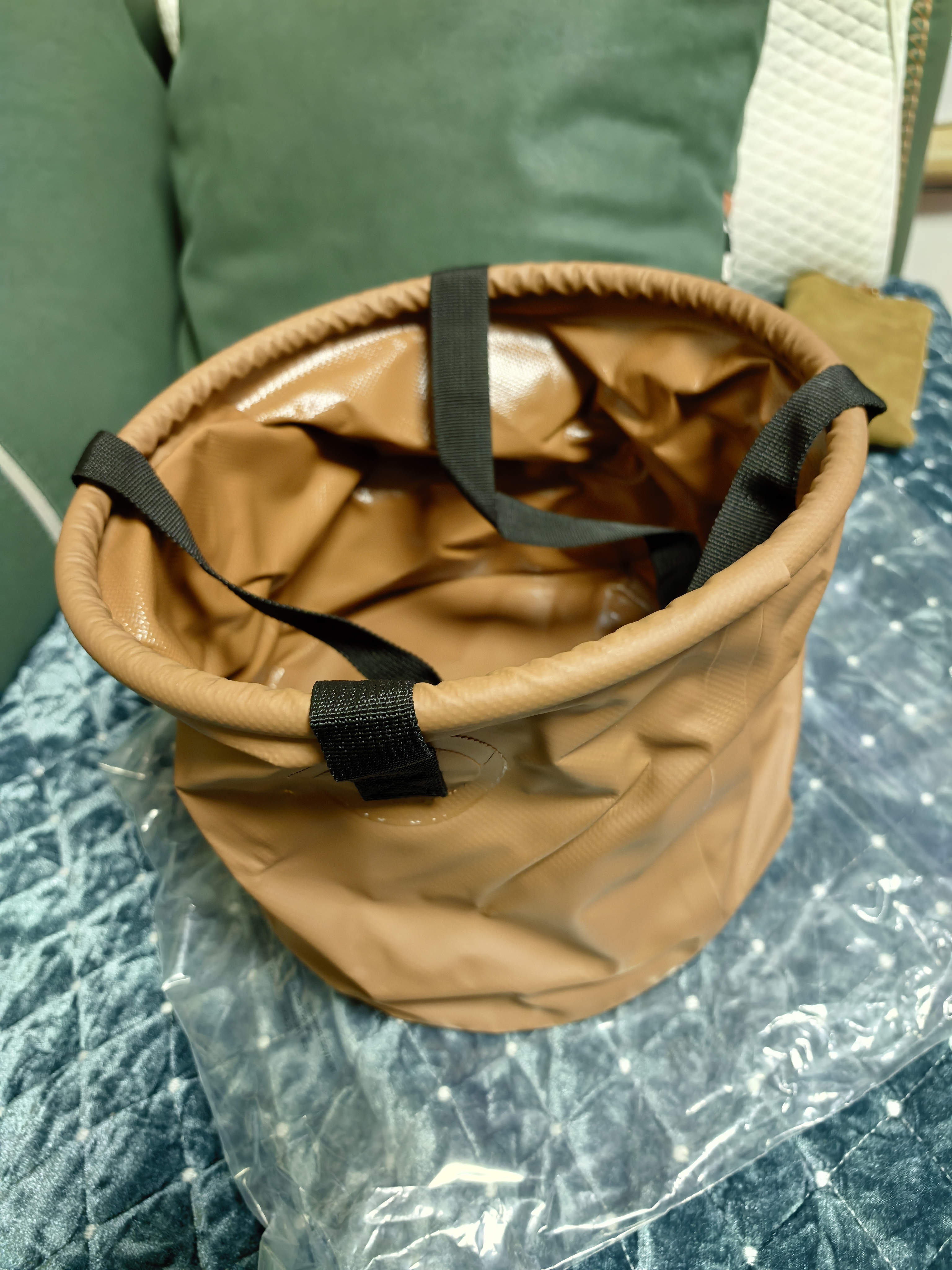 牧高笛（MOBIGARDEN）可折叠圆形水桶 户外露营便携野餐储水桶10L NX21674001 栗棕色 实拍图