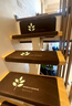 小棕熊（XIAOZONGXIONG） 小棕熊实木楼梯踏步垫免胶自粘防滑家用楼梯垫夜光脚垫满铺地垫 五叶草咖啡/免胶自吸 55x22x4.5cm【白色大理石慎用】 实拍图
