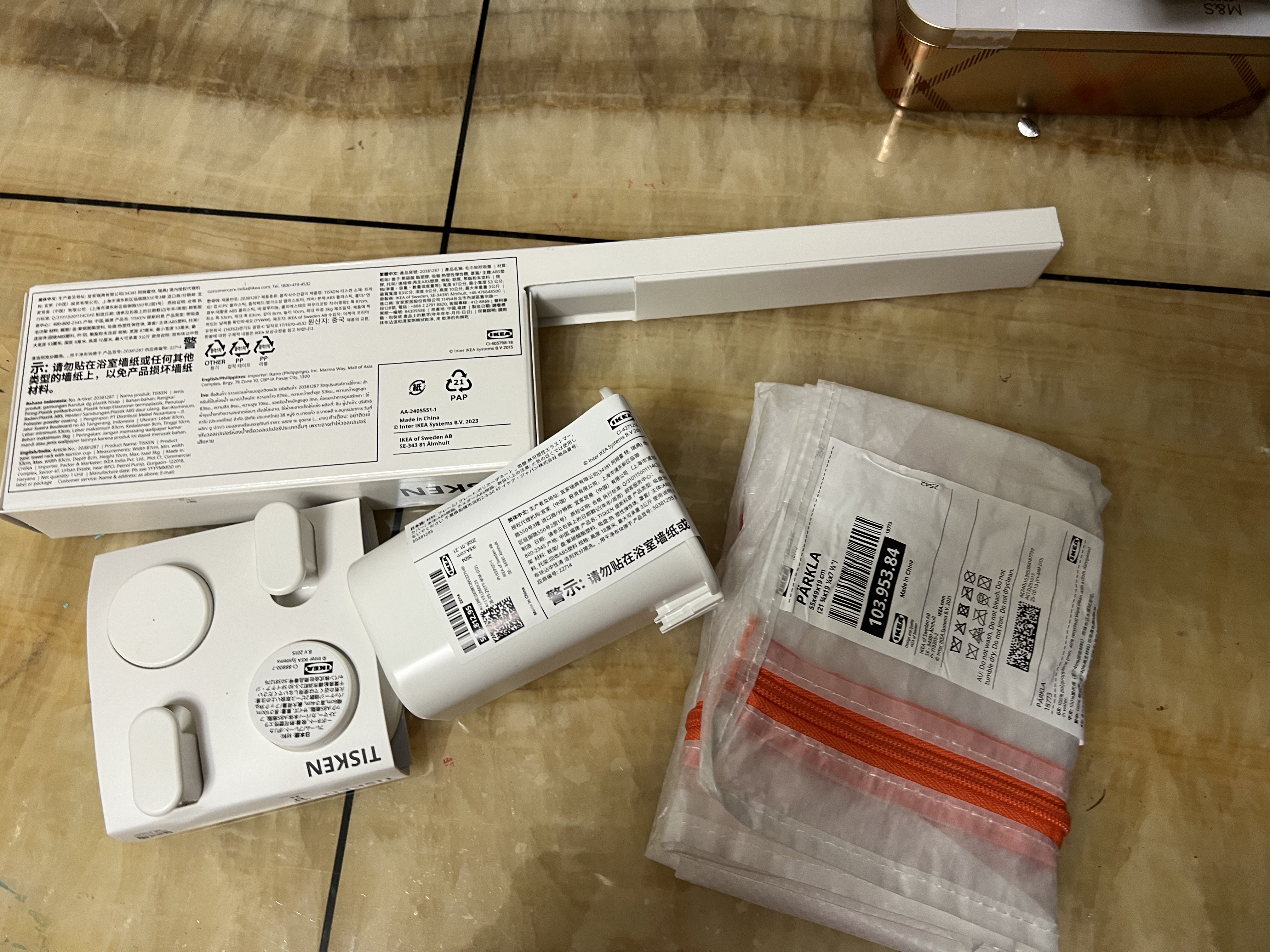 宜家（IKEA）TISKEN提斯科恩浴室牙刷架肥皂架挂钩带吸盘免打孔简约 钩带吸盘2件+带吸盘毛巾架 实拍图
