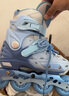 斯威（SWAY）溜冰鞋儿童男女童中小学专业轮滑鞋平花休闲滑冰旱冰鞋成人直排轮 【锁轮款】蓝+一体支架+头盔护具 M (适合6-12岁)日常鞋码32-36 实拍图