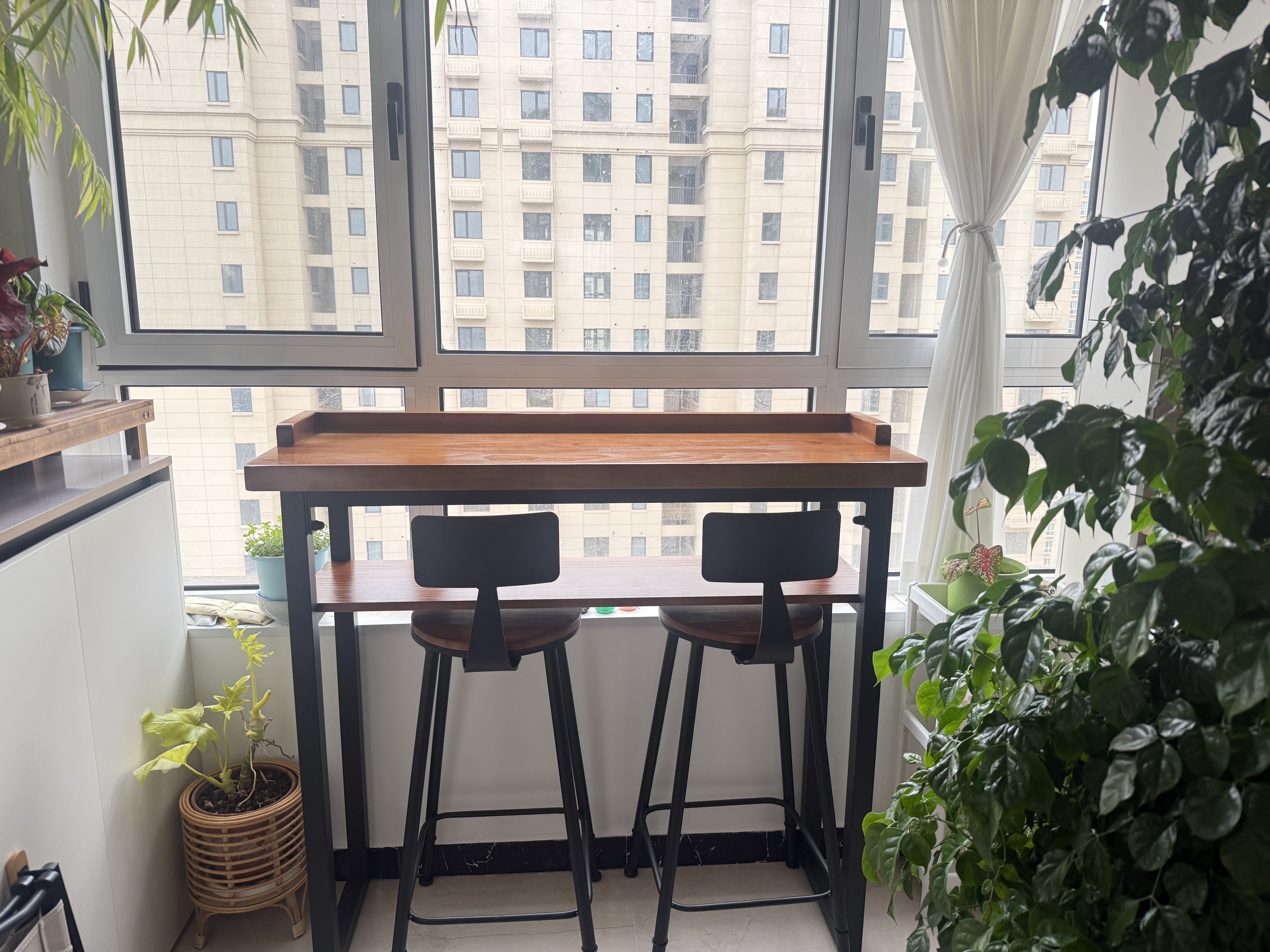 豪星达阳台家用吧台桌双层实木挡板靠窗靠墙窄桌长条高低脚长桌子高脚桌 120*40*105CM【一桌两椅组合】 实拍图