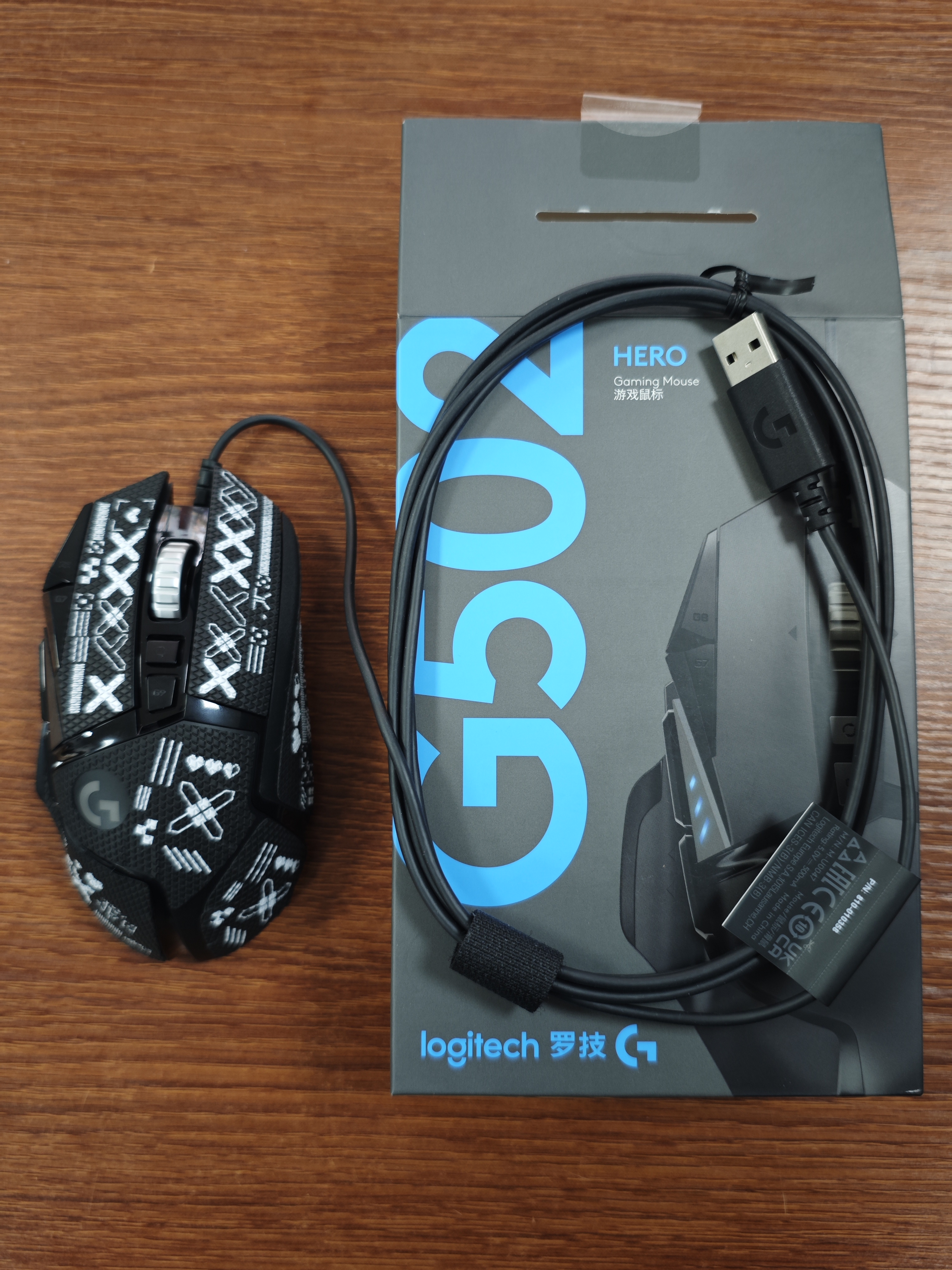 罗技（G） G502HERO熊猫特典版SE电竞游戏有线鼠标LOL吃鸡CF宏RGB送男女友礼物 G502hero+云樱粉贴纸 实拍图