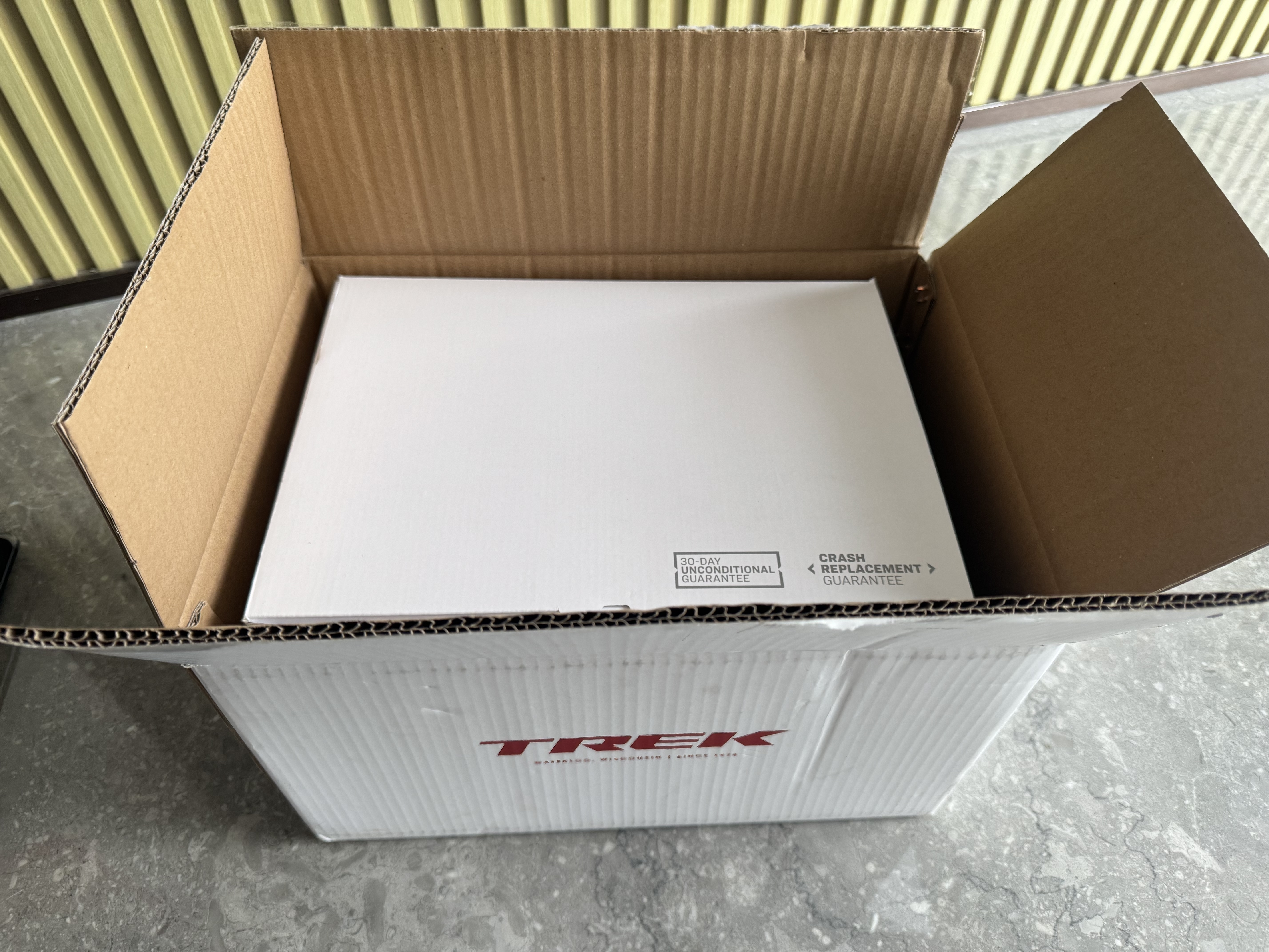 崔克（TREK）Solstice 亚洲版轻量透气公路山地通勤男女自行车骑行头盔 水晶白色（亚洲版） M/L（适合头围55-61CM） 实拍图