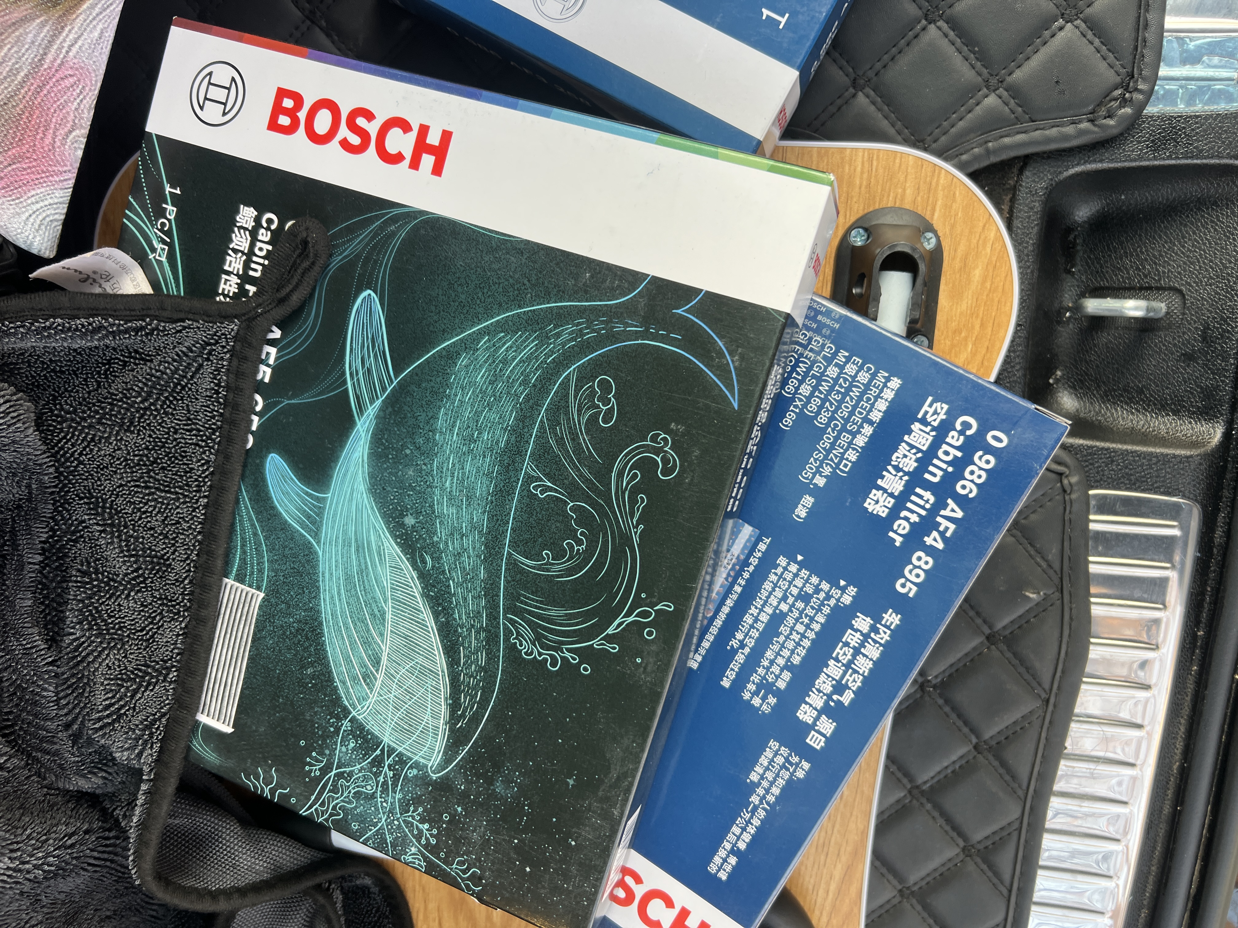 博世（BOSCH）滤芯保养套装/汽车滤清器/适配 两滤套装（双效活性炭空调滤芯+空气滤芯） 奔驰C200L 260L E300L GLC260 实拍图