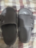 凉拖鞋男士夏季新款室内家居防滑浴室洗澡踩屎感厚底情侣一字拖鞋 灰色 42-43 实拍图