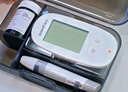 鱼跃（Yuwell）580血糖仪医用级家用检监测语音播报金榜 【仪器+100支试纸套装】 实拍图