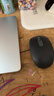 罗技（Logitech）M196 无线蓝牙鼠标 办公鼠标 笔记本商务办公家用 小巧便携 对称手型 石墨灰 实拍图