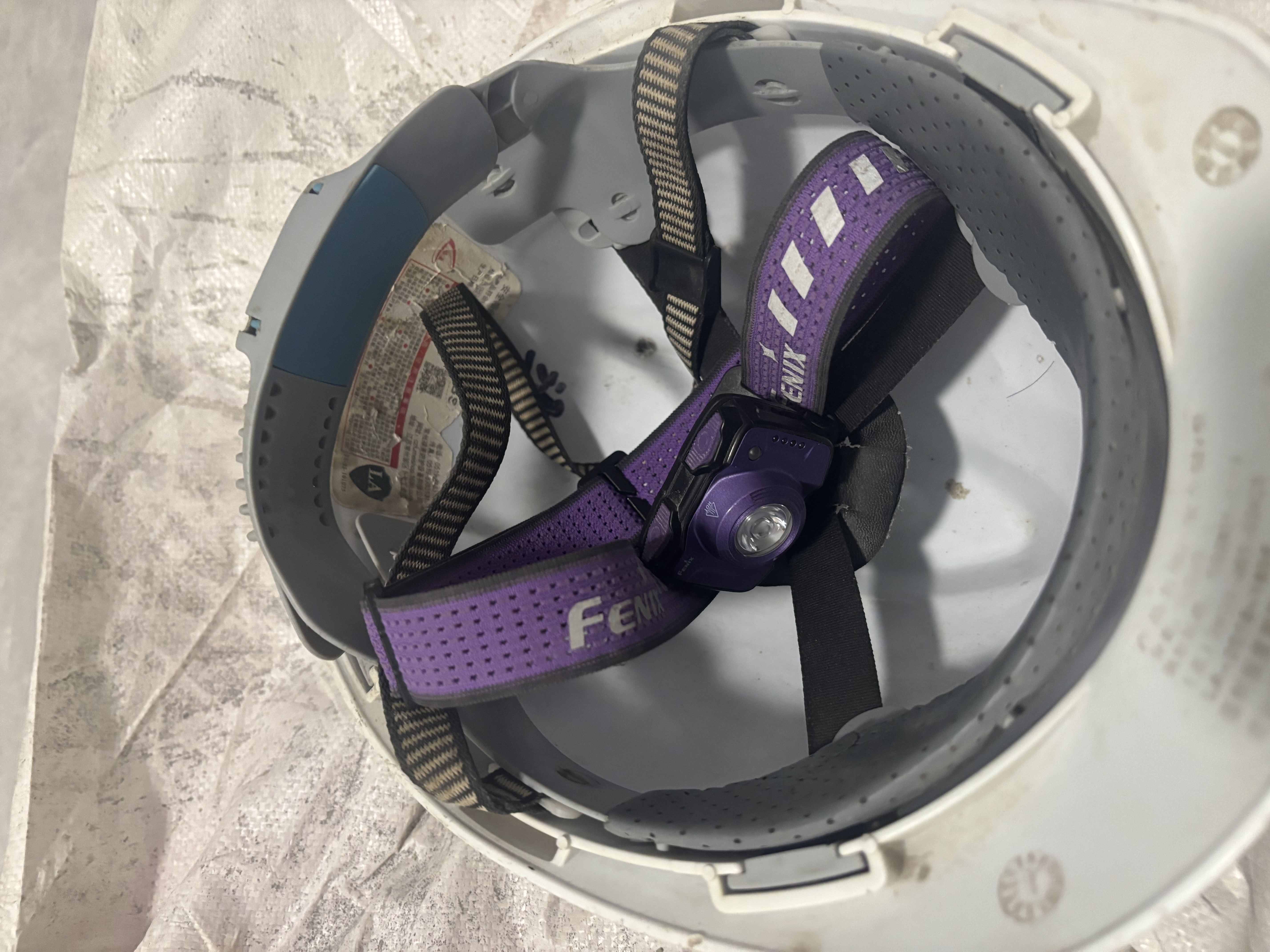 菲尼克斯（FENIX） HL12R V2.0 紫色 菲尼克斯头灯 轻量化越野跑步头灯 实拍图