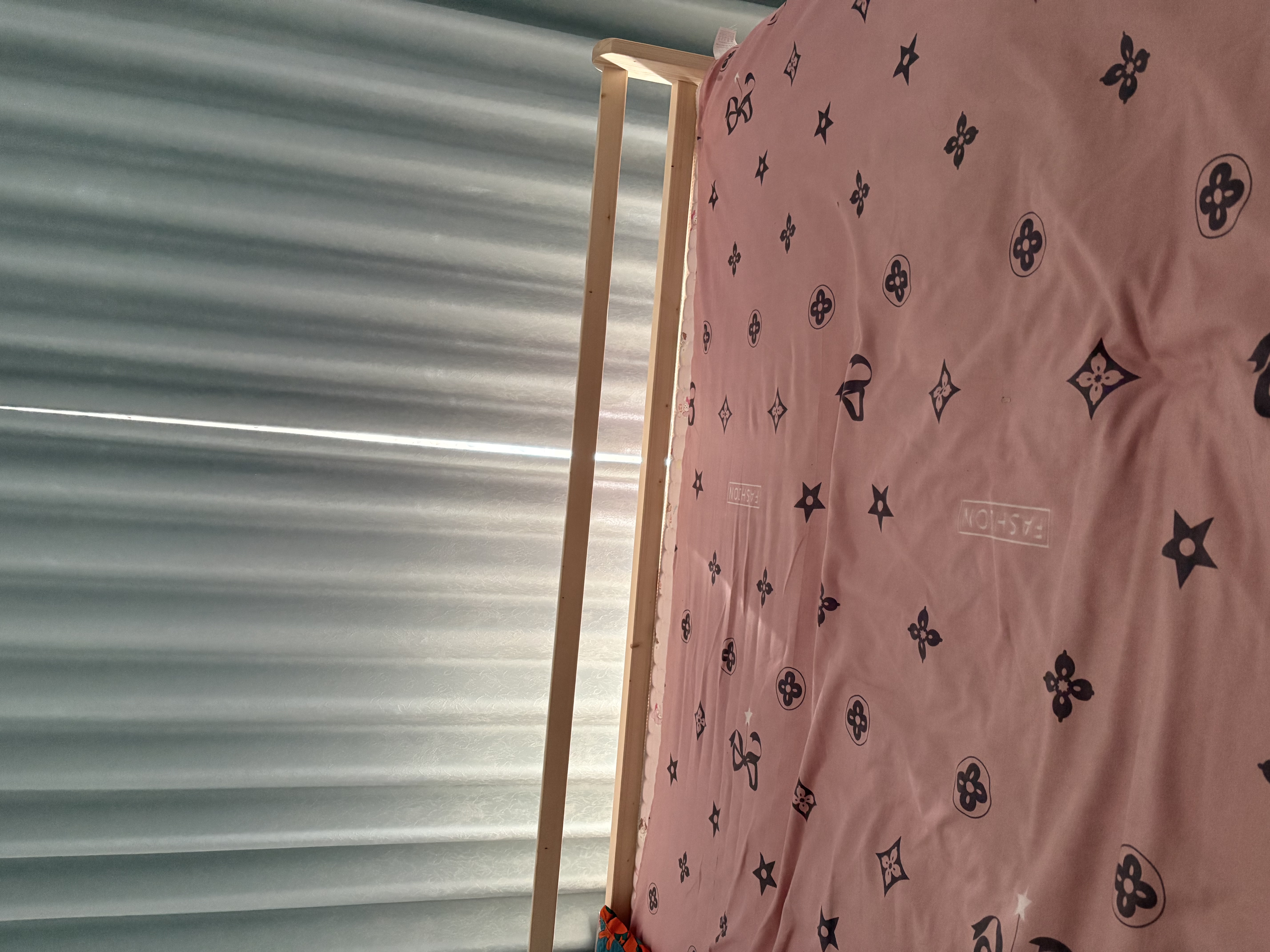 英美丹尼拼接床实木加宽床婴儿小孩拼接床大人可睡无缝拼接可调节宝宝床 【固定加厚款】两面护栏+床垫-高备注 长200宽60 高40 实拍图