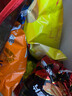 乐事（Lay's）薯片 巨无霸吃货零食大礼包 肩扛大零食1kg   零食礼包 春游零食 实拍图