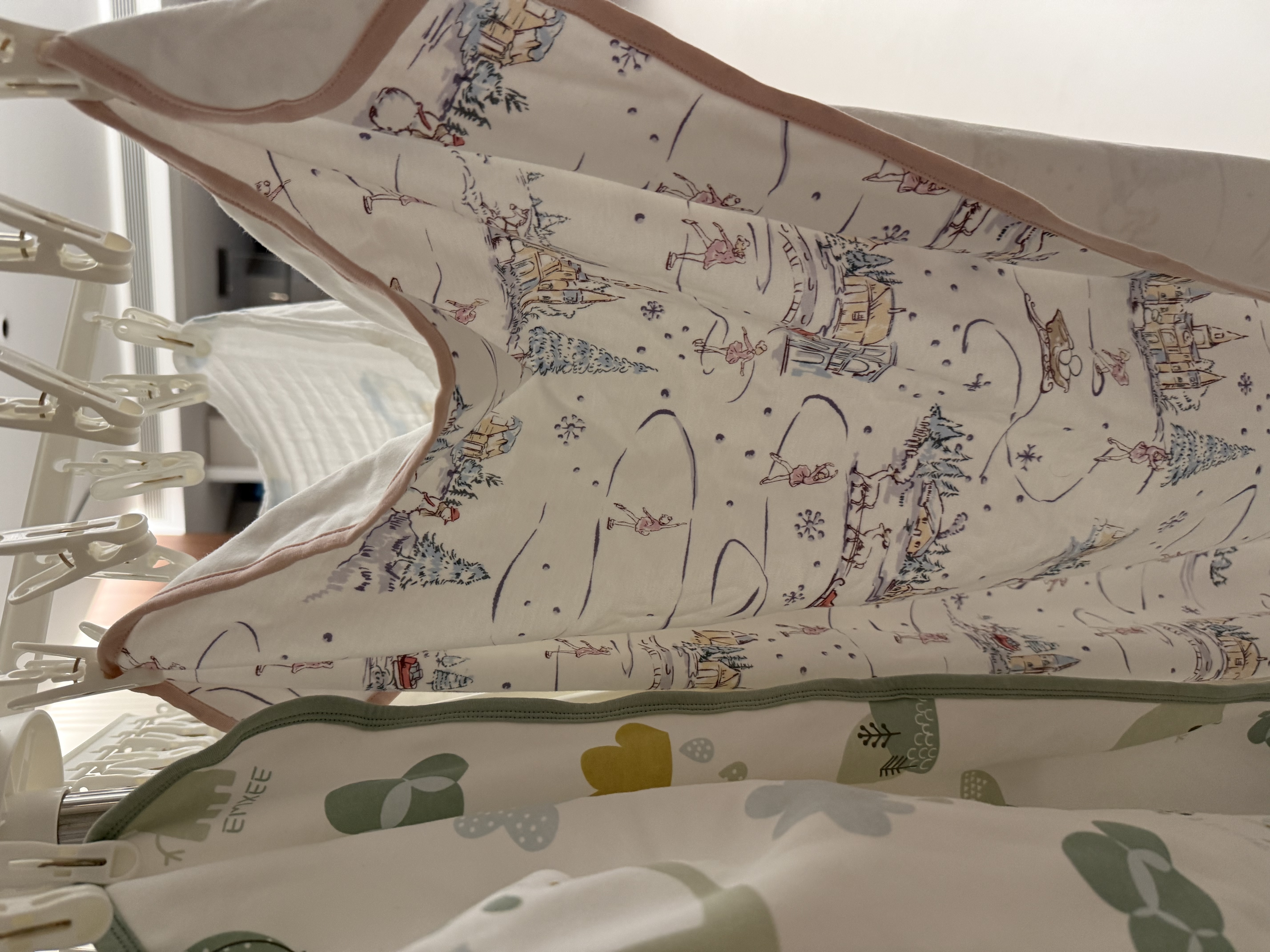babypods婴儿晾衣架落地折叠多功能儿童衣架婴儿用品新生儿宝宝尿布架 3层-注水款【底座更稳】 实拍图