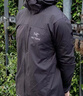 始祖鸟（ARC'TERYX）SQUAMISH HOODY 轻薄连帽休闲薄款防晒衣 冲锋衣 男款 黑色/Black XL 晒单实拍图
