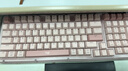 罗技（Logitech）ALTO KEYS K98S 琥珀系列 AI客制化无线机械键盘 热插拔大理石轴 静音轴 粉色 98键 实拍图