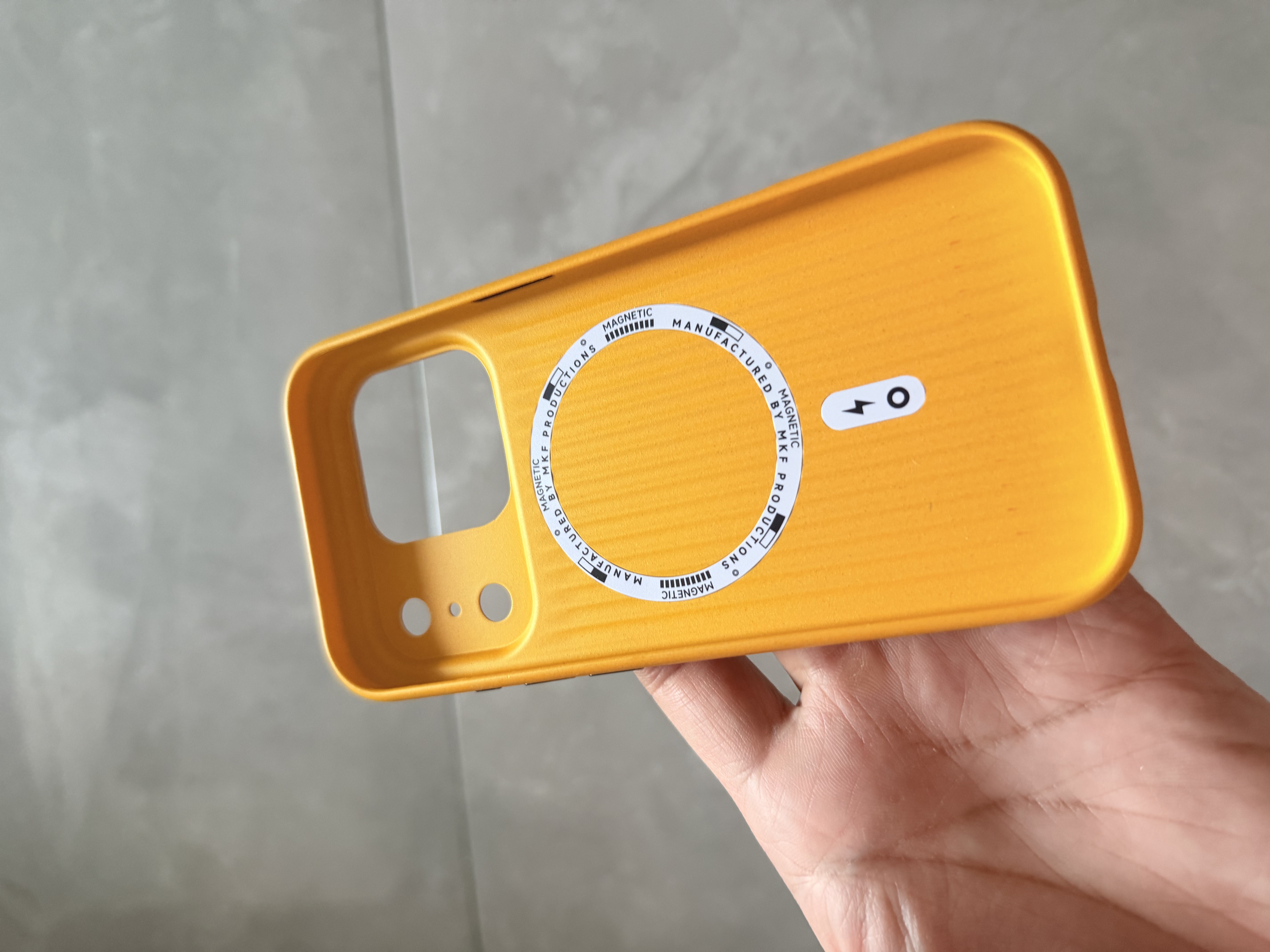 猩球卫士高级感保护套适用Apple/苹果iPhone17Pro磁吸保护壳石英砂涂层散热MagSafe简约商务外壳黄 实拍图