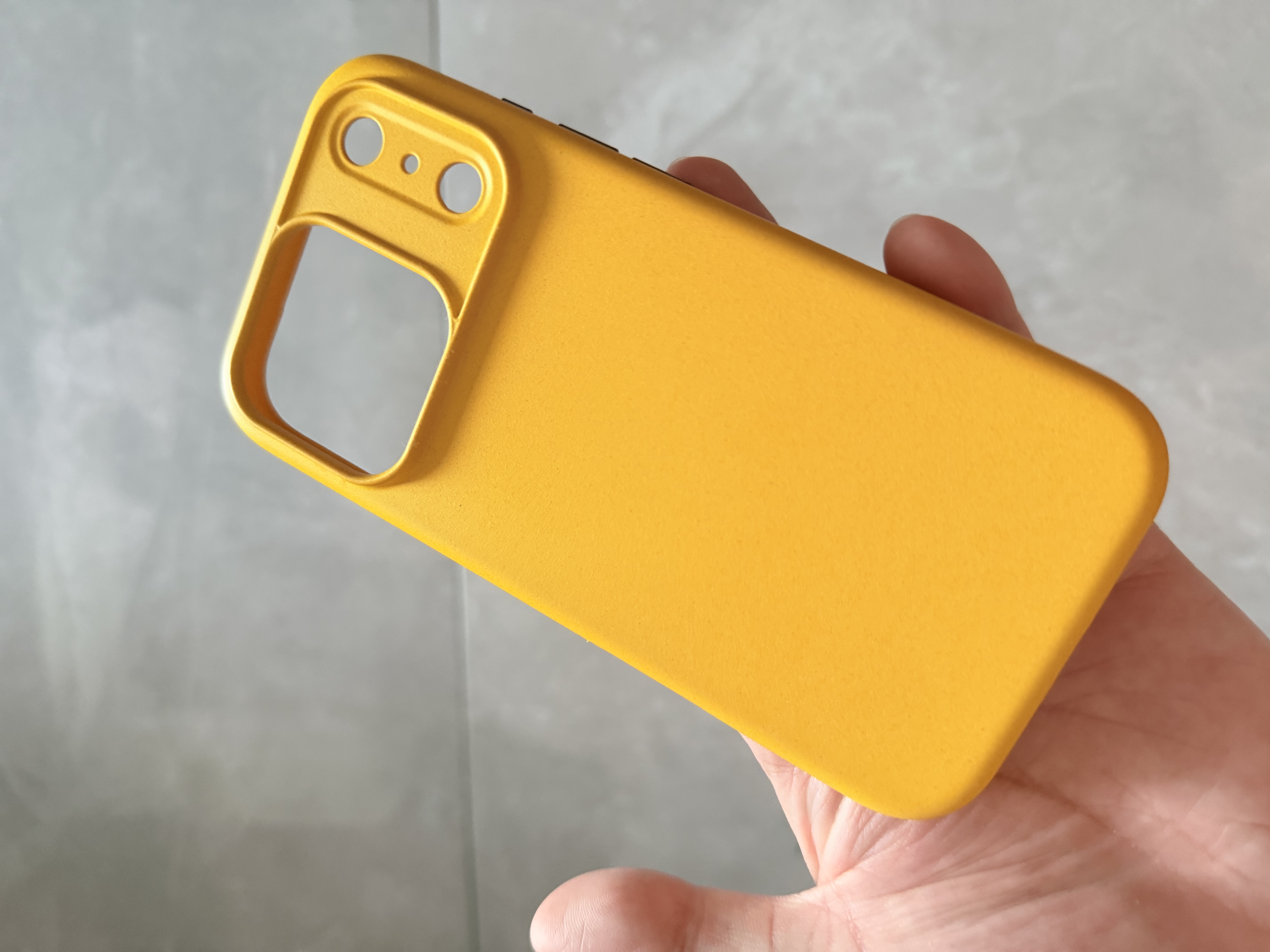猩球卫士高级感保护套适用Apple/苹果iPhone17Pro磁吸保护壳石英砂涂层散热MagSafe简约商务外壳黄 实拍图