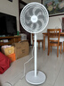 美的（Midea）电风扇 家用七叶立式落地扇宿舍卧室轻音节能摇头桌面小风扇大风力空气循环风扇 SAF30AC  实拍图