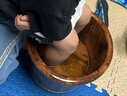 川柏香实木泡脚桶木桶洗脚盆木桶家用足浴桶泡脚木质香柏木碳化木制脚盆 30cm 【碳化无盖】+艾草30包 实拍图