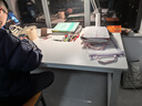馨美凯电脑桌台式家用简易书桌办公桌简约现代工作台租房卧室学习写字桌 【单桌1.6cm厚桌面】白架+暖白色 长160cm*宽80cm*高74cm 实拍图