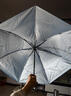手动折叠雨伞男女晴雨伞防晒两用遮太阳伞加固防风黑胶银胶三折伞 8骨银胶手动伞B款（颜色随机） 实拍图