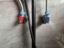 潜水艇（Submarine）枪灰色黄铜加厚三角阀八字阀陶瓷阀芯红蓝标国标4分进出水1冷+1热 实拍图