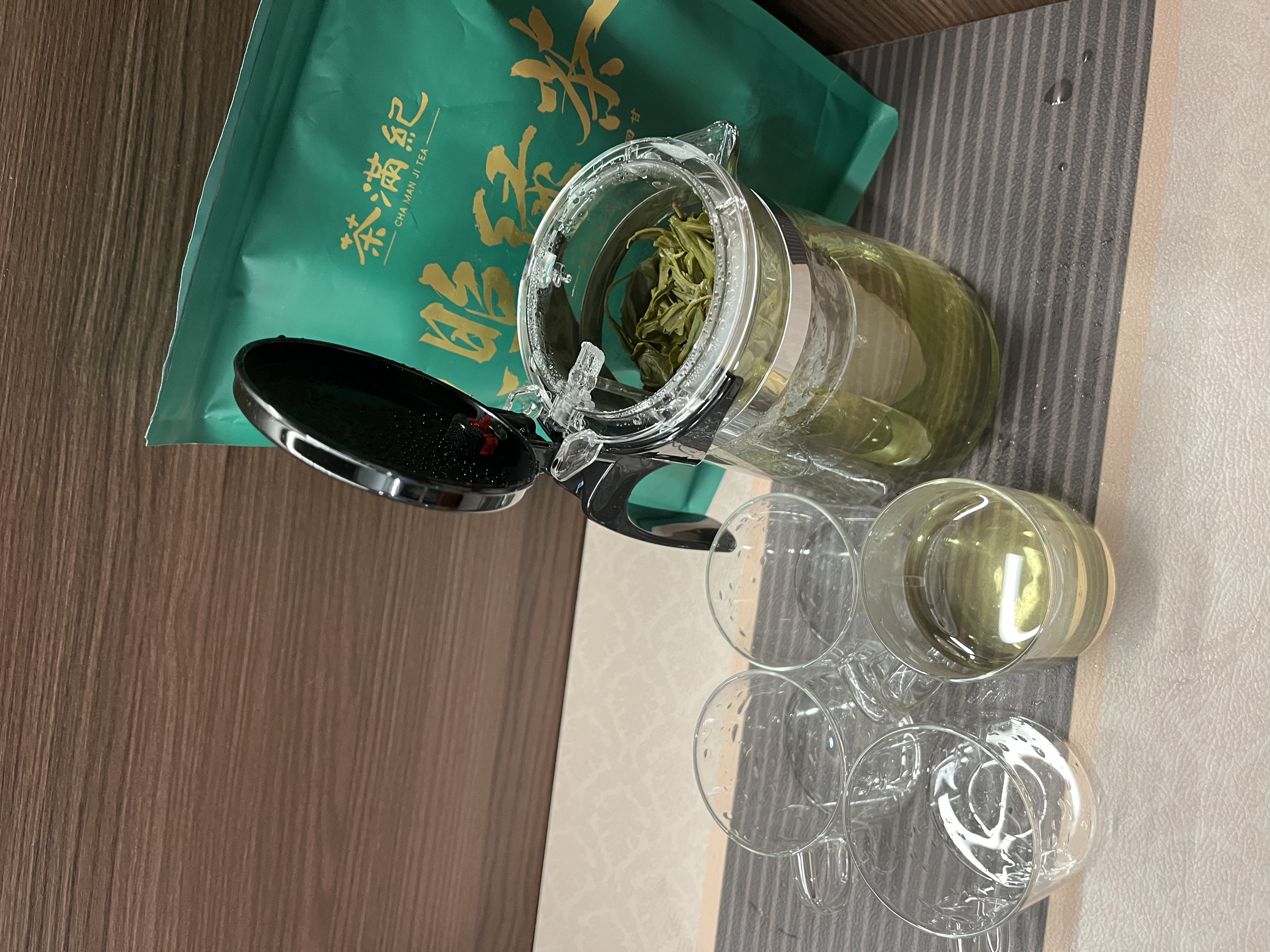 贞喜气 飘逸杯玻璃套装耐热泡茶壶大容量茶水分离懒人泡茶冲茶器过滤 茶杯*4+飘逸沏茶壶 750ml 实拍图
