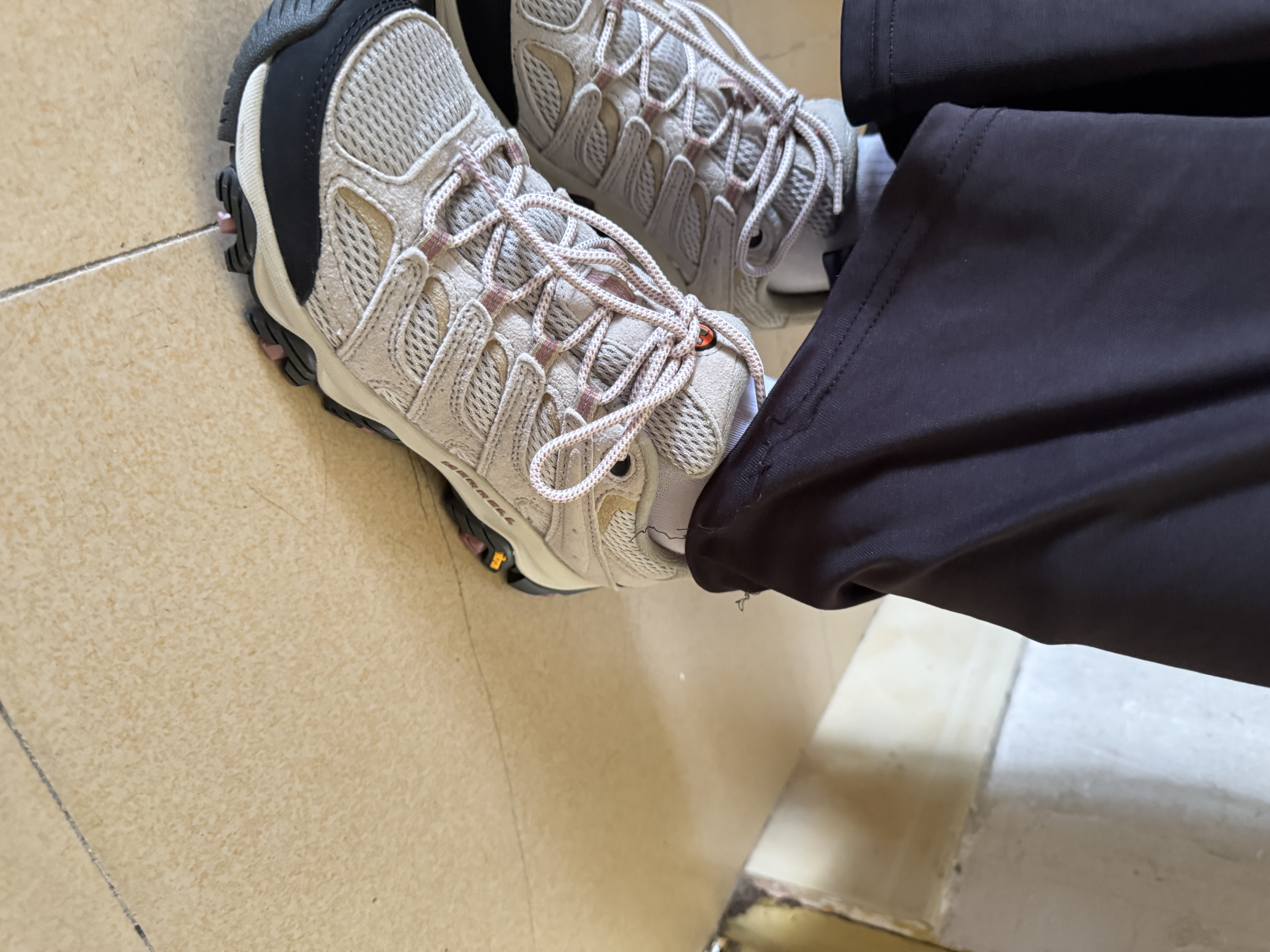 迈乐（Merrell）官方运动户外徒步鞋MOAB 3男鞋女鞋轻量减震V底防滑透气登山鞋 J036346米白（女） 37.5 实拍图