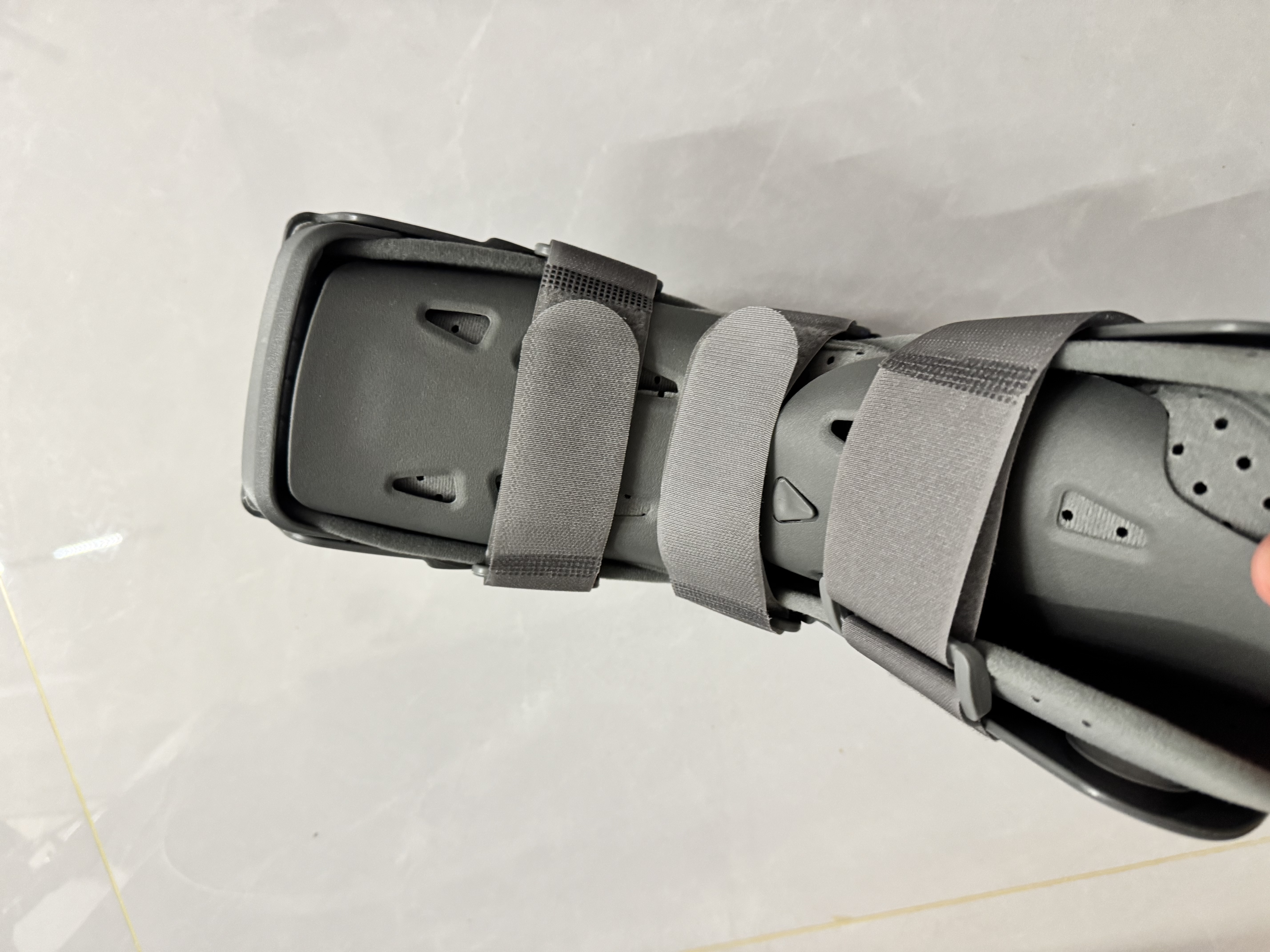 凯斯特医用踝关节固定支具助行靴跟腱靴跟腱断裂术后行走靴石膏鞋骨折 全包裹透气短款（独立双气囊）KST-ZH-107 L码（建议41-45码）左右通用 实拍图