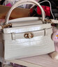 CHARLES&KEITH鳄鱼纹凯莉包手提斜挎婚包包女包生日礼物CK2-50270880-1 Ivory象牙色 S 实拍图
