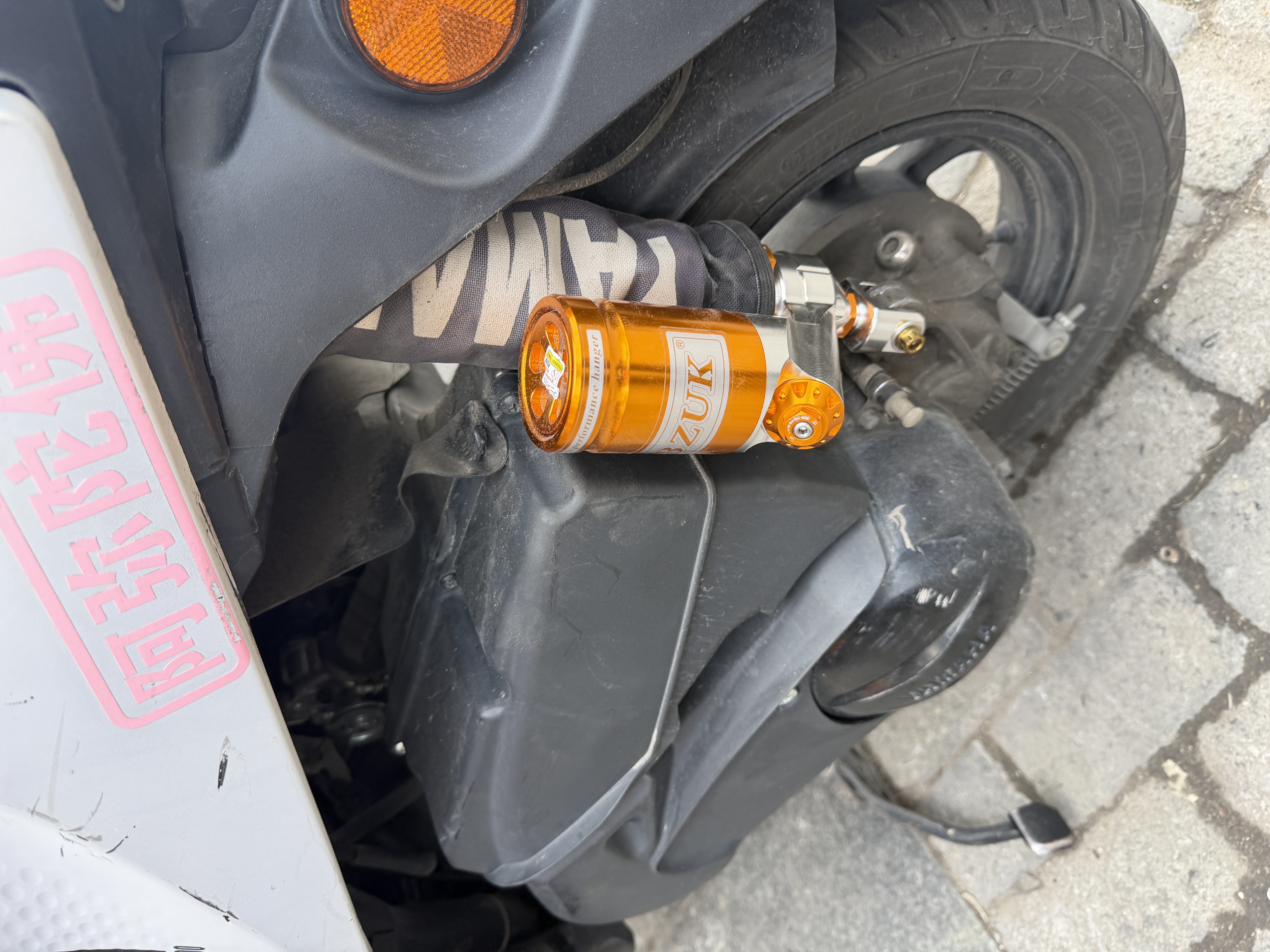 巴祖卡JP102后减震摩托车减震器 豪爵/巧格/福喜/旭鹰/巡鹰/赛鹰/兴鹰 实拍图