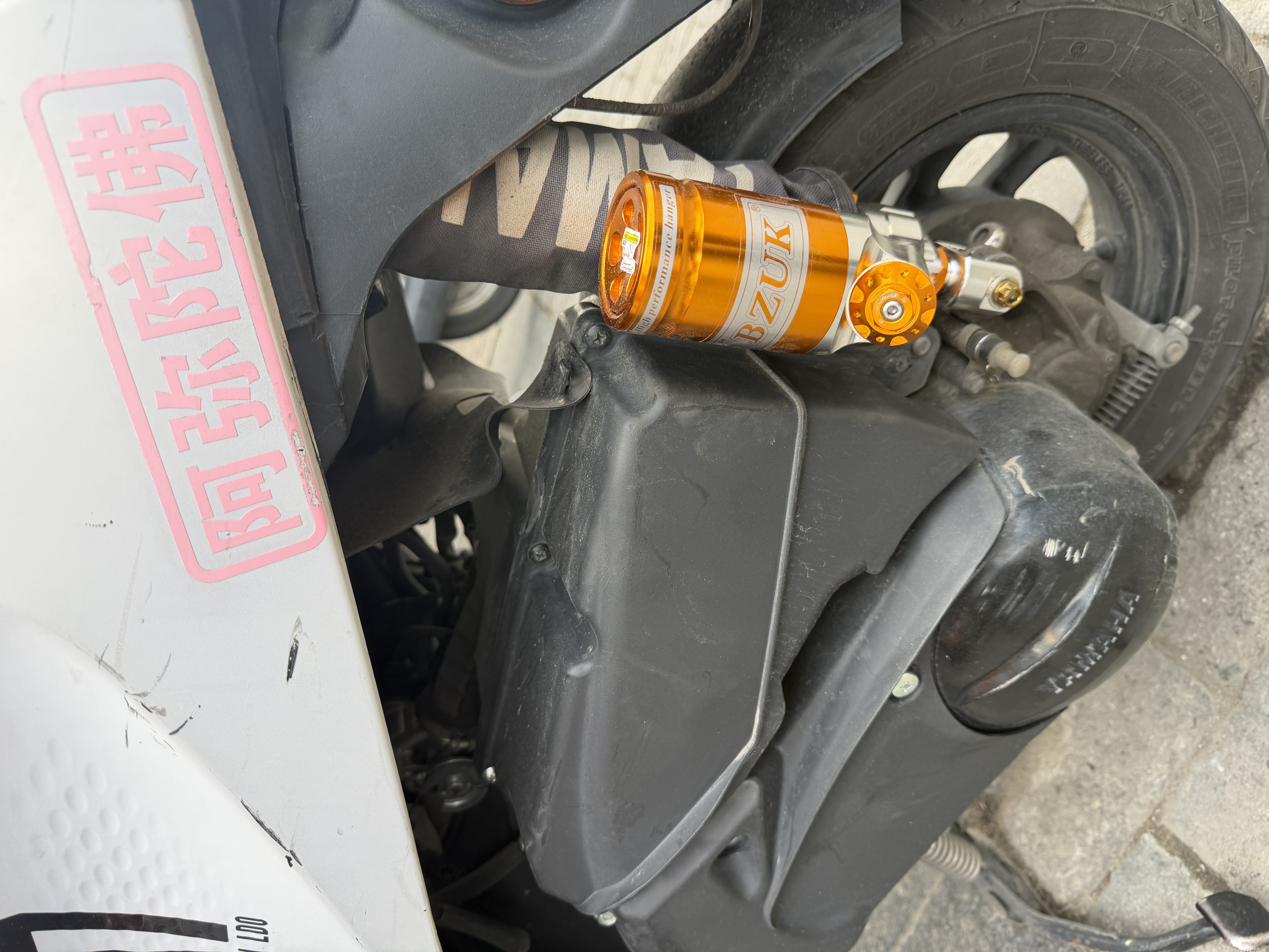 巴祖卡JP102后减震摩托车减震器 豪爵/巧格/福喜/旭鹰/巡鹰/赛鹰/兴鹰 实拍图