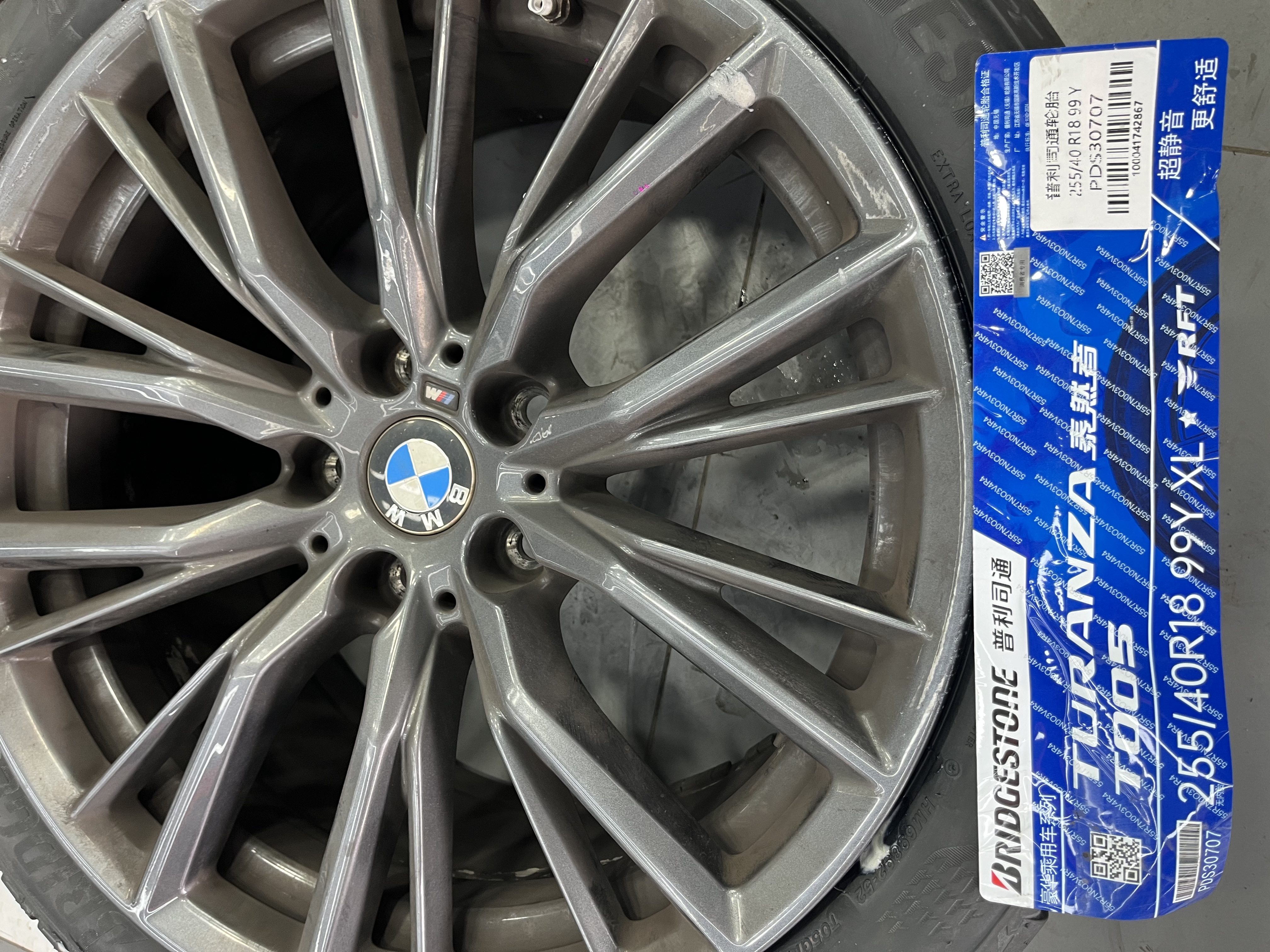 普利司通（Bridgestone）汽车轮胎 255/40R18 99Y XL T005 RFT防爆胎 原配宝马3系后轮 实拍图