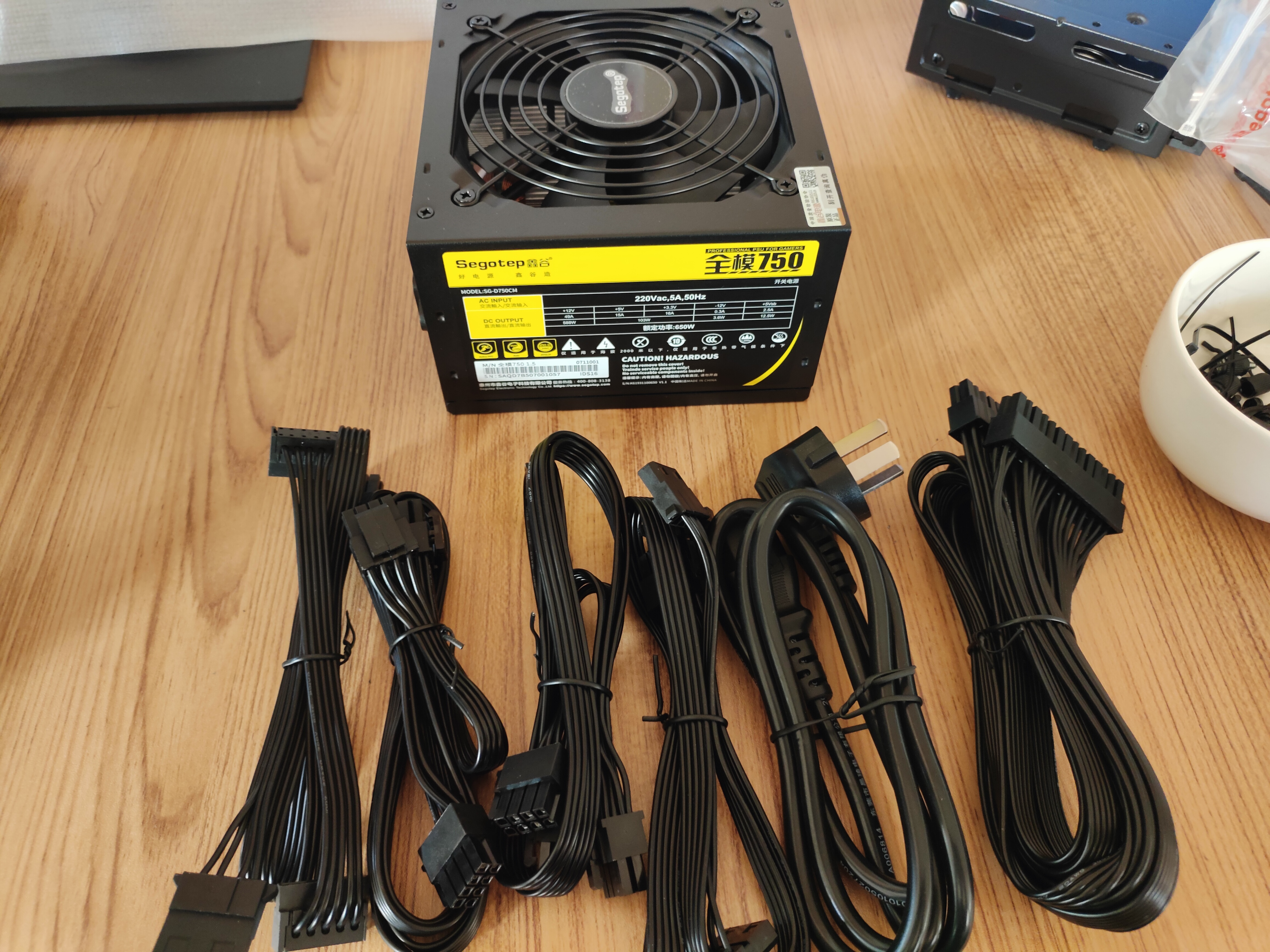 鑫谷（segotep）额定650W 全模650W电源（双盲插接口线材/全模组化设计/智能温控/省电宽幅/12CM温控风扇） 实拍图