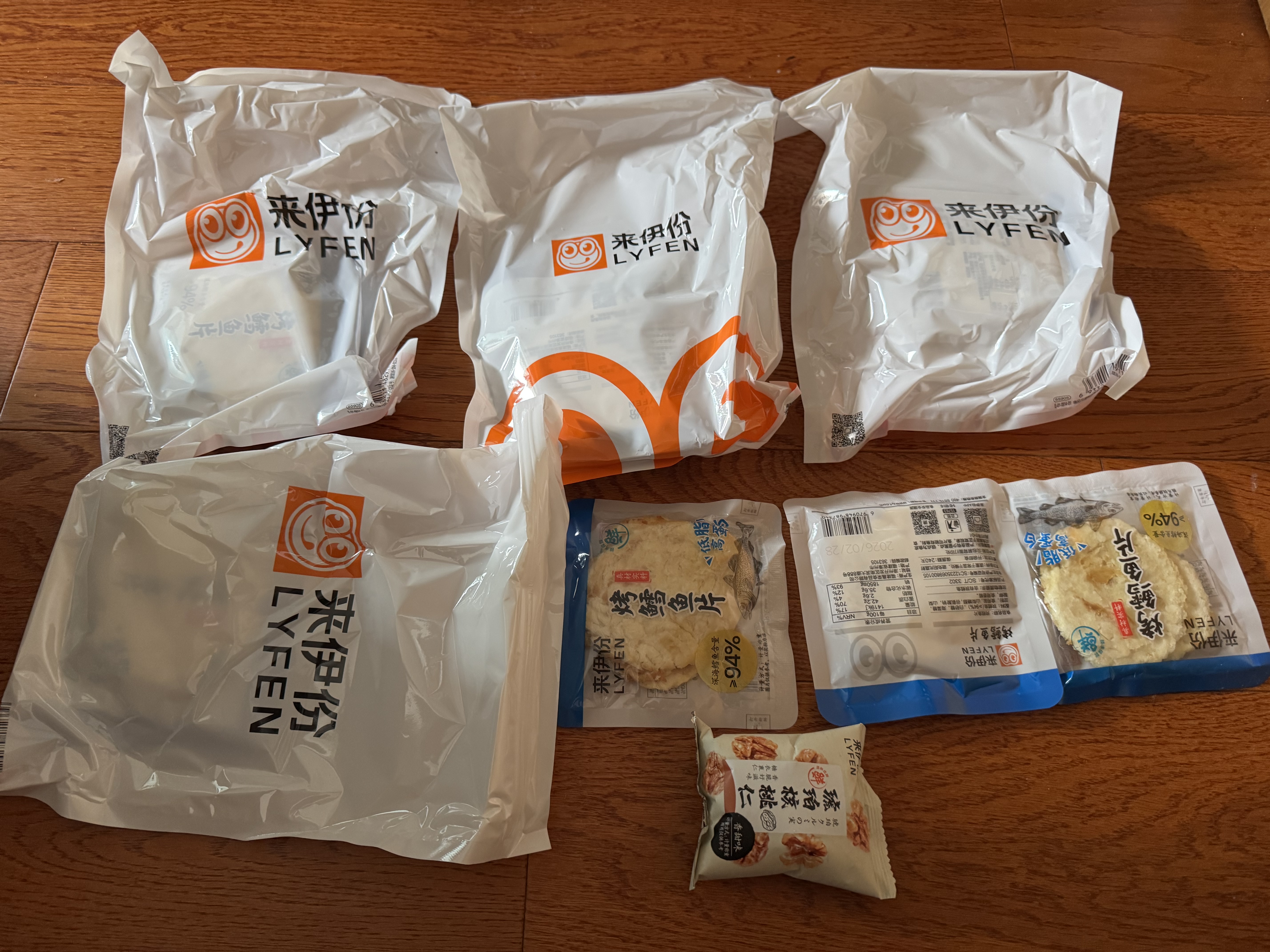 来伊份烤鳕鱼片海鲜鱼肉干制品即食独立小包装下酒菜小吃办公室休闲零食 烤鳕鱼片100g内约3小包 实拍图