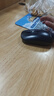 罗技（Logitech）M220 轻音鼠标 无线鼠标 办公鼠标 对称鼠标 带无线微型接收器 灰黑色 实拍图