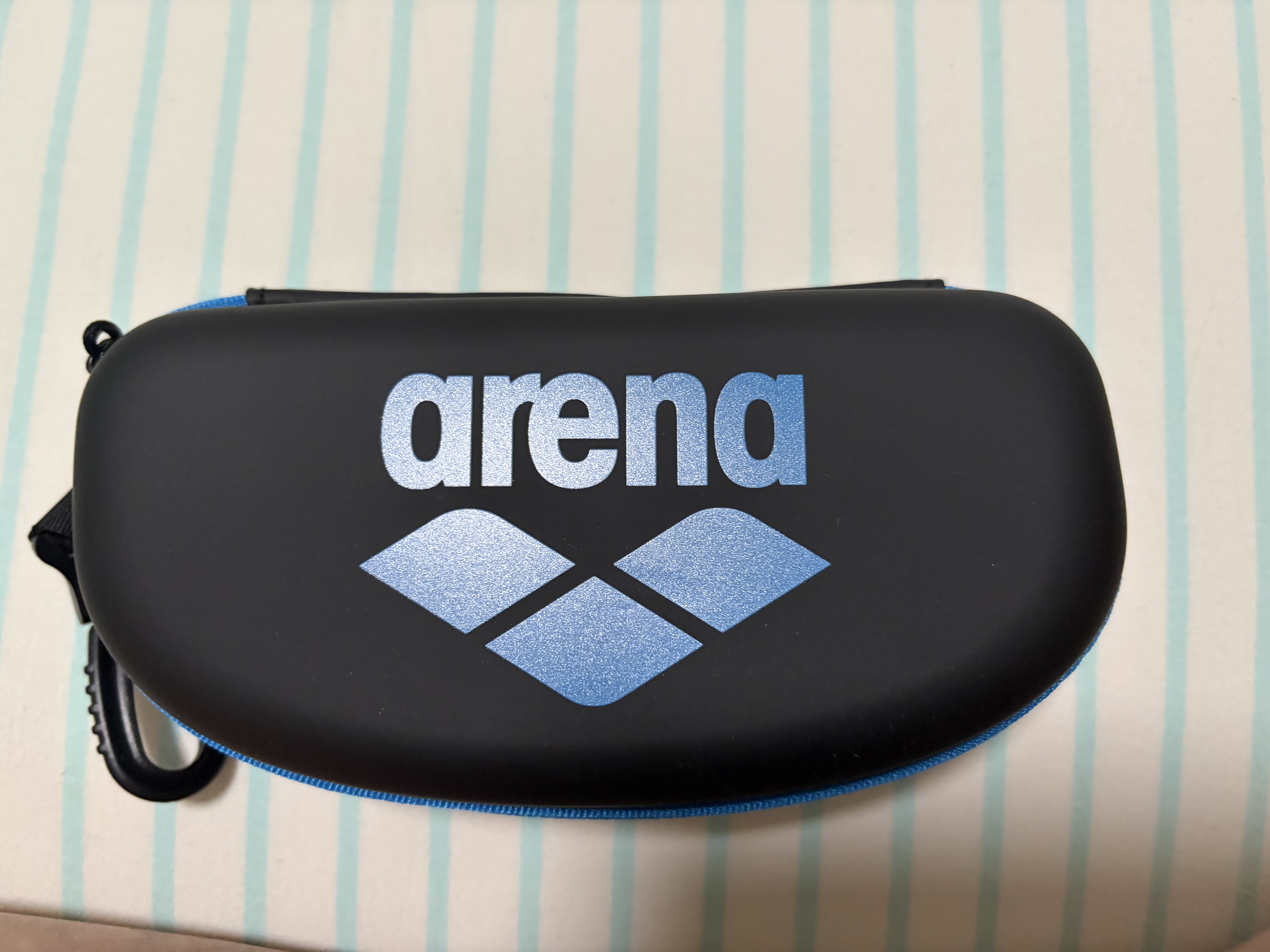 阿瑞娜（arena） 泳镜盒防水时尚简约游泳镜盒泳镜镜盒泳帽收纳盒减震防摔 AMS3337-蓝色 实拍图