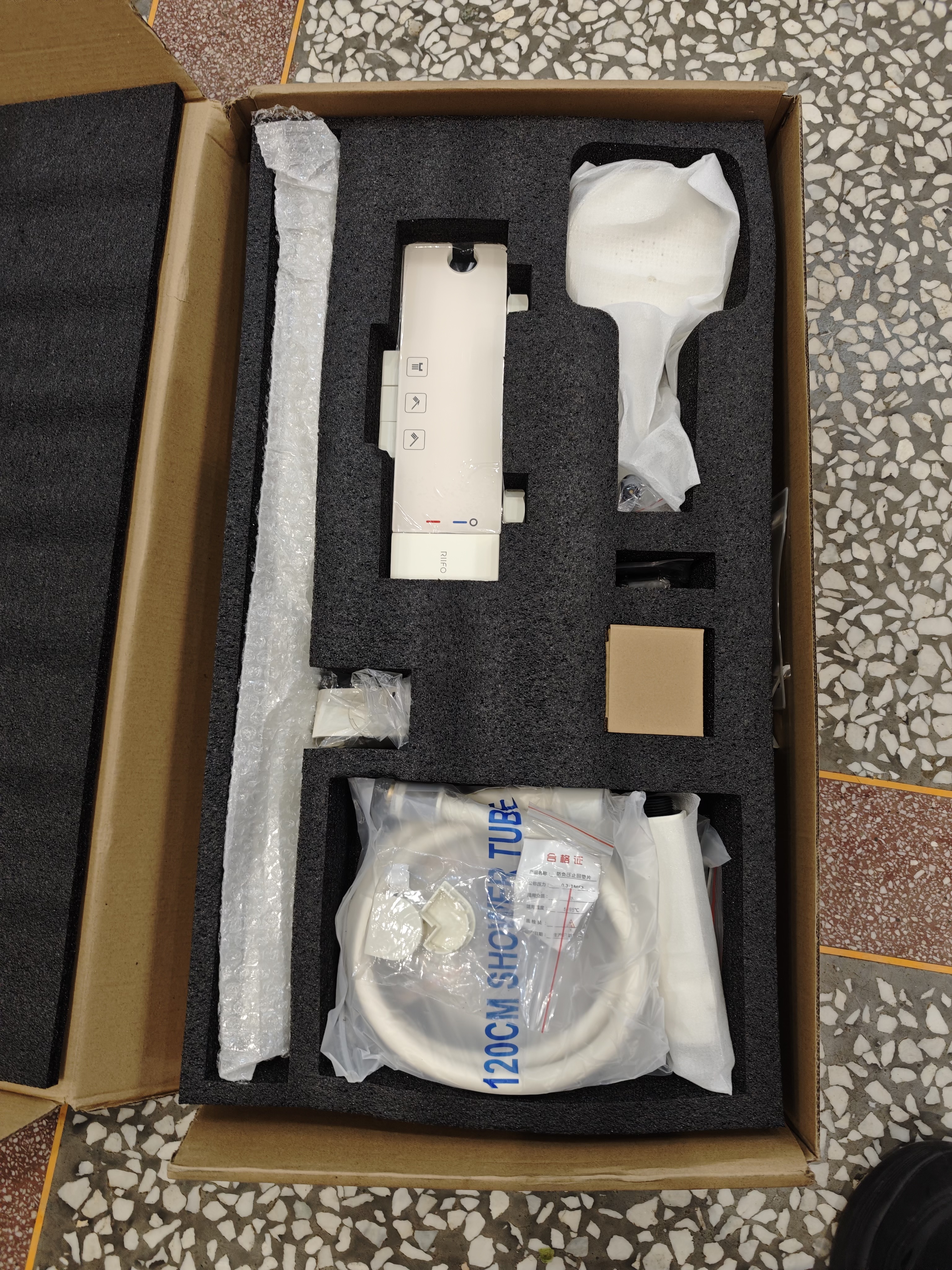 日丰卫浴无顶喷花洒淋浴套装简易浴缸龙头奶油白色全铜分体式增压喷头 枪灰X3丨三功能+59a全铜主体+钢琴按键+自洁手持 实拍图