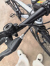 金武端自行车成人山地车公路赛车单车骑行变速超轻越野中学生初中青少年 顶配升级版-辐条轮-黑白色 27.5寸21速 实拍图