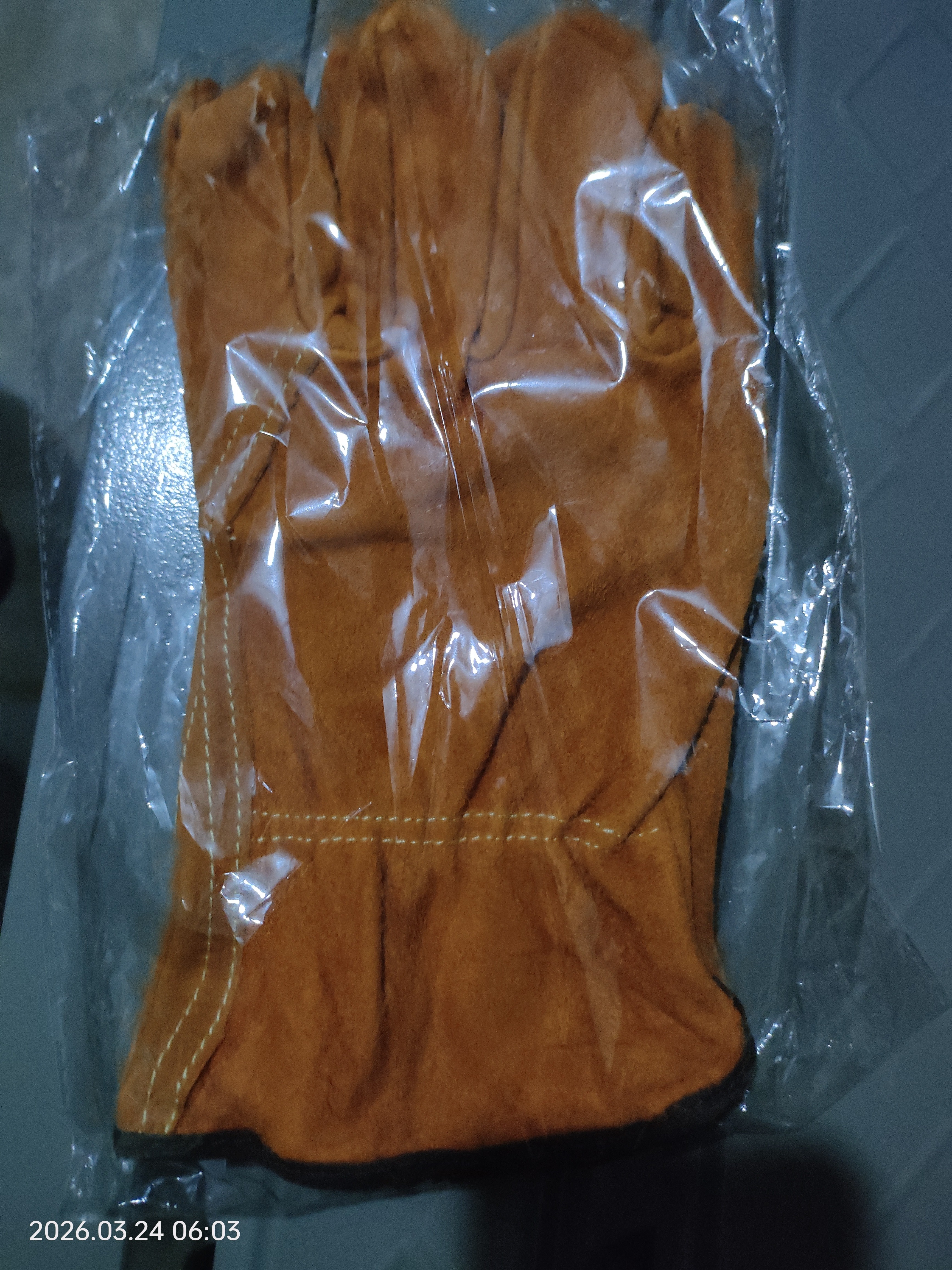 胜丽HS821Y电焊手套短款焊工手套防烫隔热牛皮软皮短款工作劳保耐磨司机手套 黄色1副装 实拍图