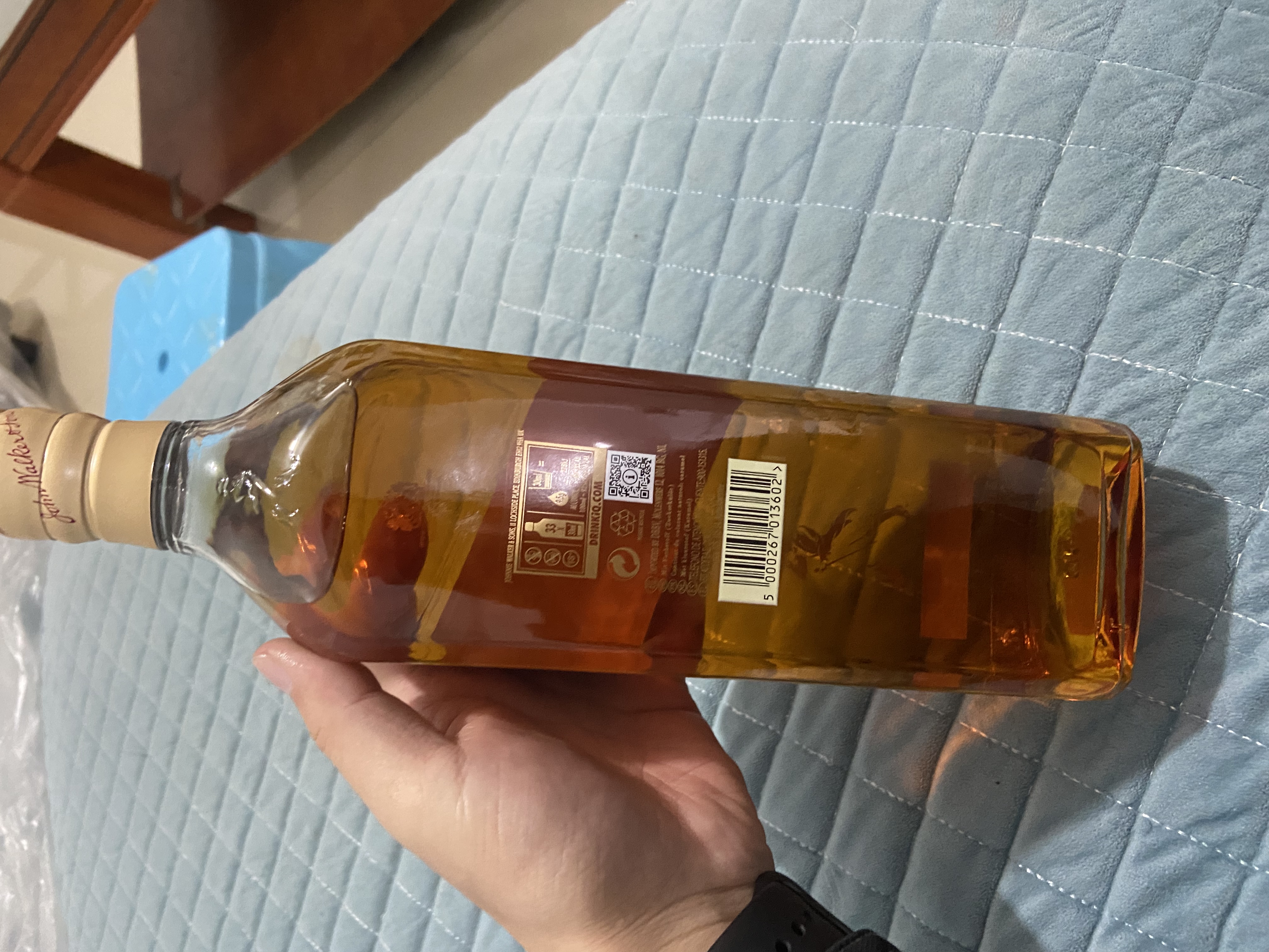 尊尼获加（JOHNNIE WALKER）黑牌黑方 苏格兰调和调配型威士忌酒 原瓶进口 洋酒 尊尼获加红牌 1000mL 2瓶 -裸瓶 实拍图