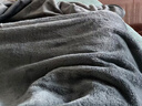 京东京造经典法兰绒毯 1150g空调被加厚双面沙发午睡盖毯 高级灰1.5x2m 实拍图