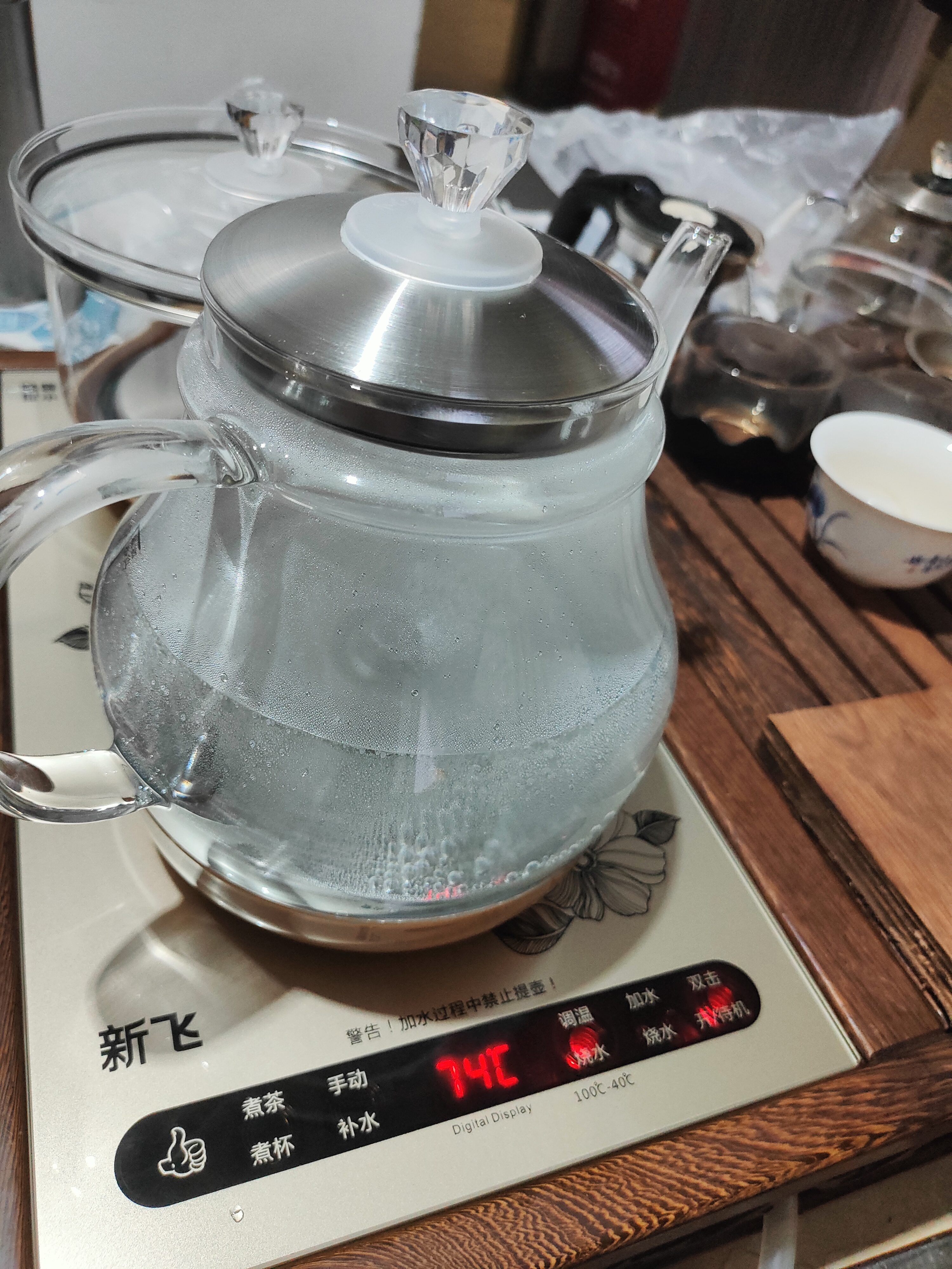 新飞 （Frestec） 底部全自动上水电热水壶玻璃保温功夫泡茶桌茶台烧水壶一体桌烧水器茶具电磁炉套装 1L 37x20尺寸（金色消毒款） 实拍图
