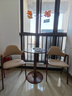 爱派森简约现代休闲小户型接待洽谈桌椅组合奶茶咖啡店饭餐桌阳台小圆桌 卡其色2皮椅+60胡桃色圆桌 实拍图